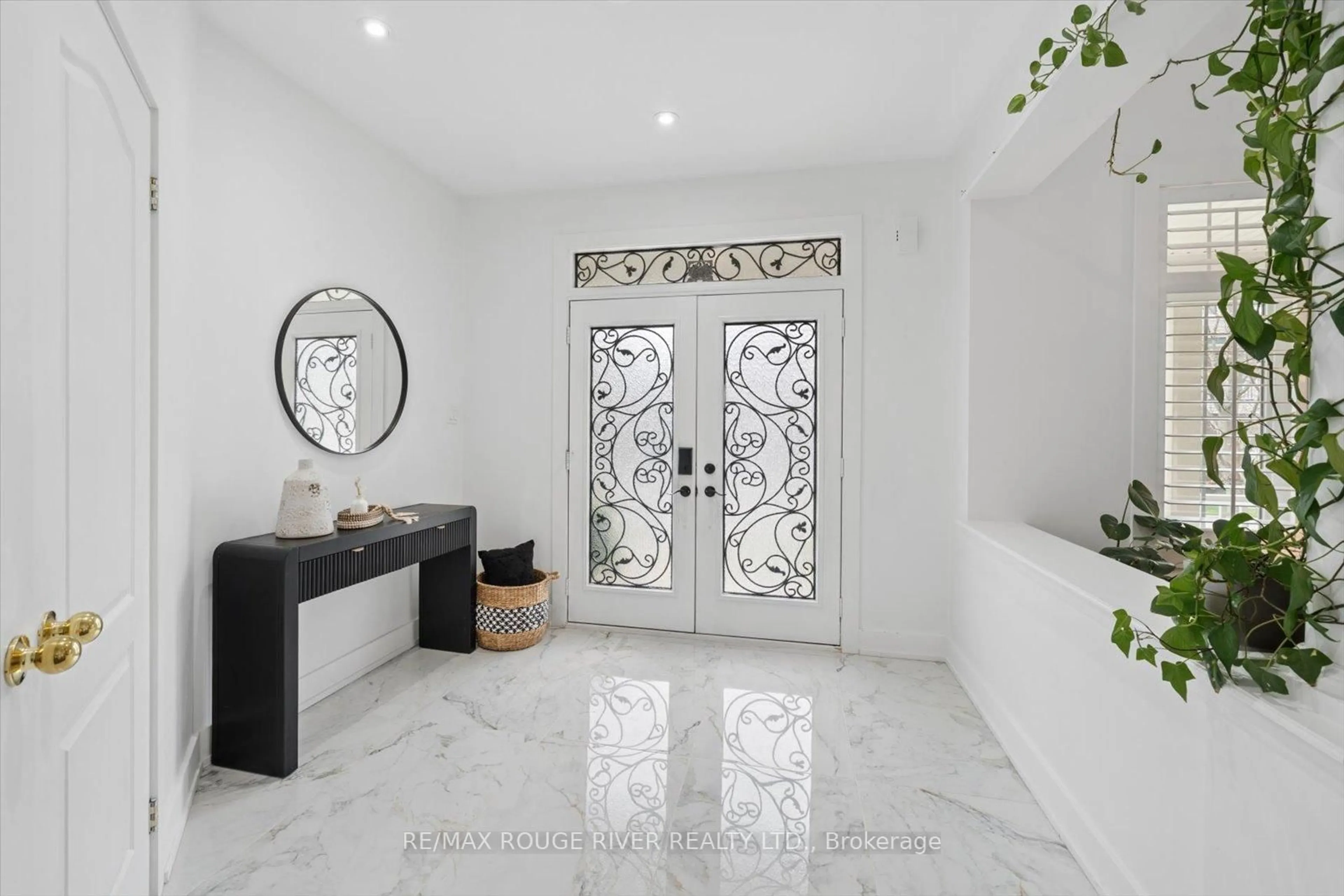 Indoor entryway for 77 Joshua Blvd, Whitby Ontario L1M 0J2