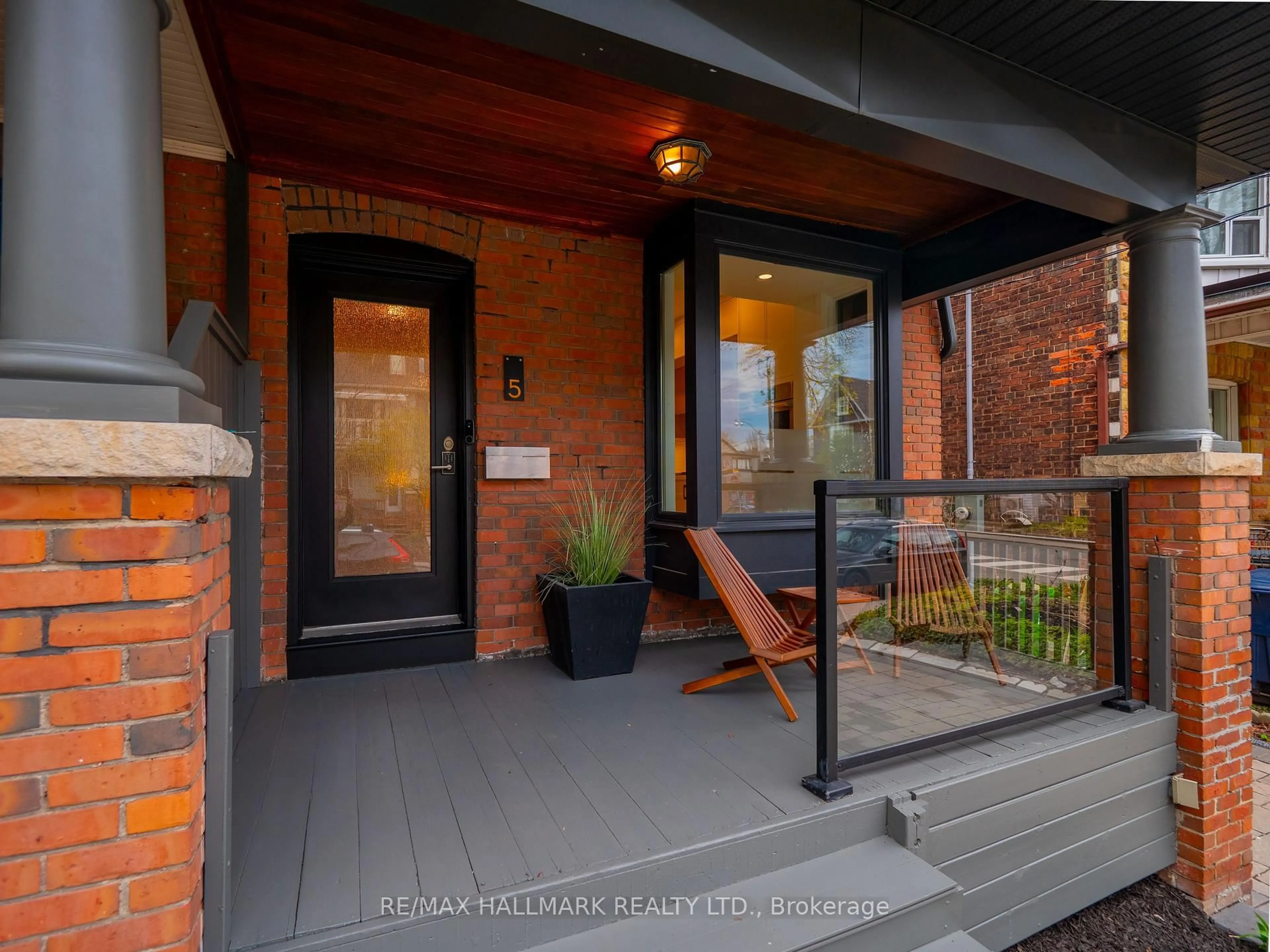 Indoor entryway for 5 Ravina Cres, Toronto Ontario M4J 3L9