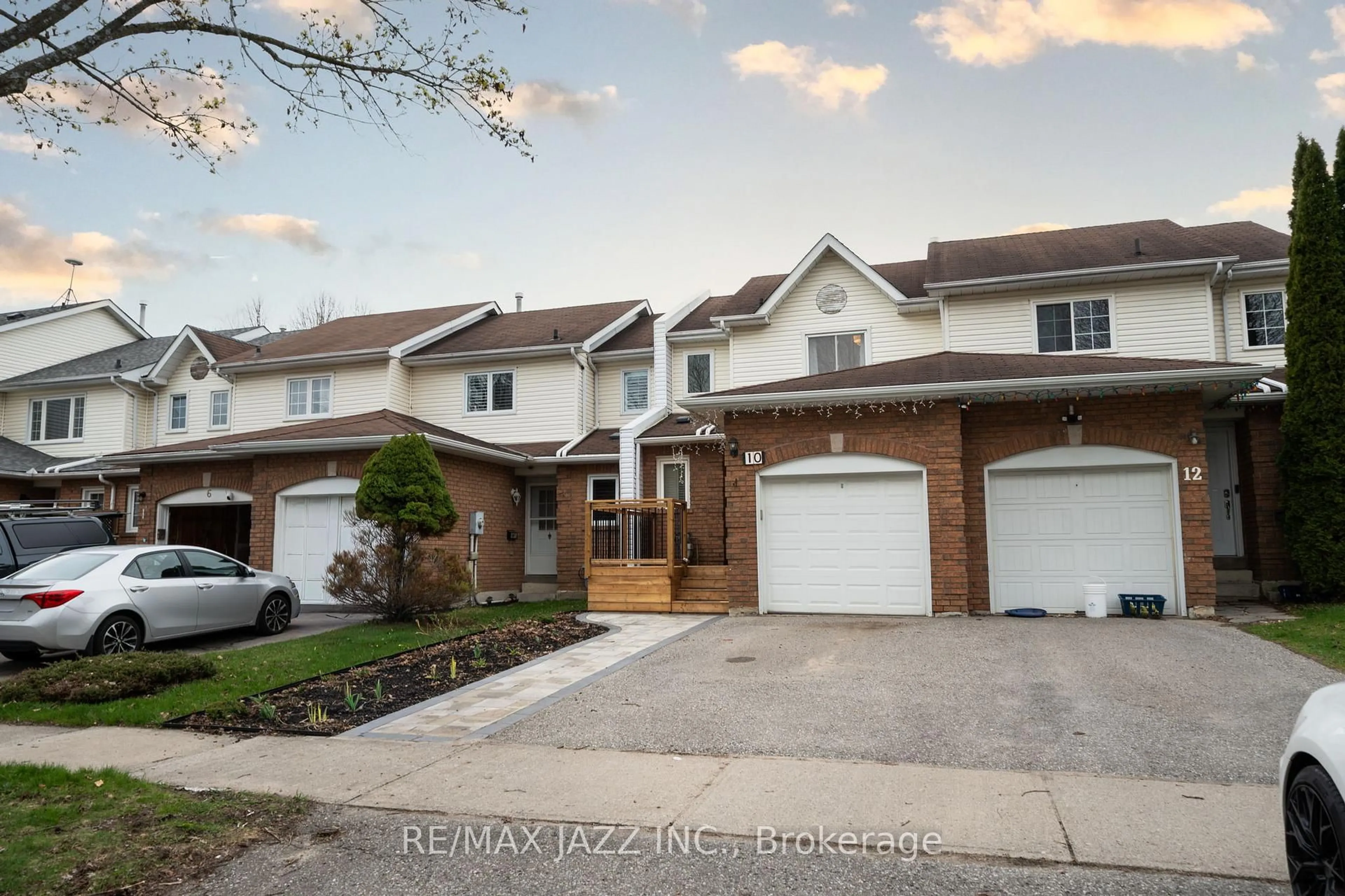 A pic from outside/outdoor area/front of a property/back of a property/a pic from drone, street for 10 Pidduck St, Clarington Ontario L1E 2W3