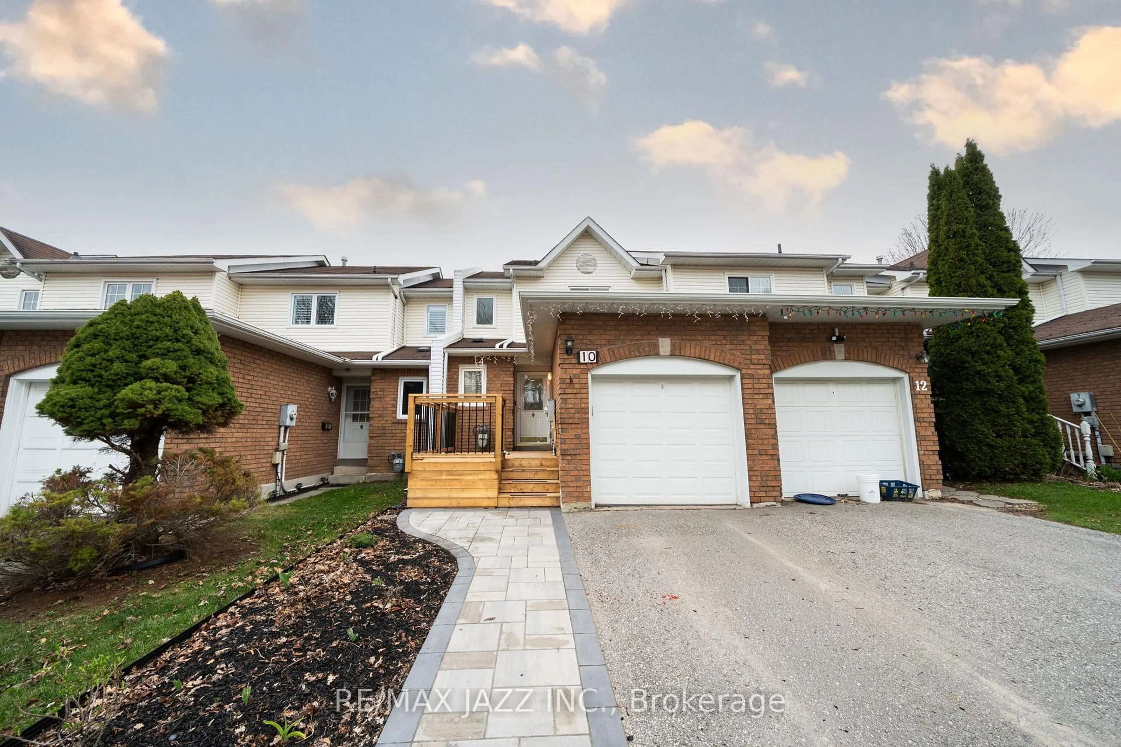 A pic from outside/outdoor area/front of a property/back of a property/a pic from drone, street for 10 Pidduck St, Clarington Ontario L1E 2W3