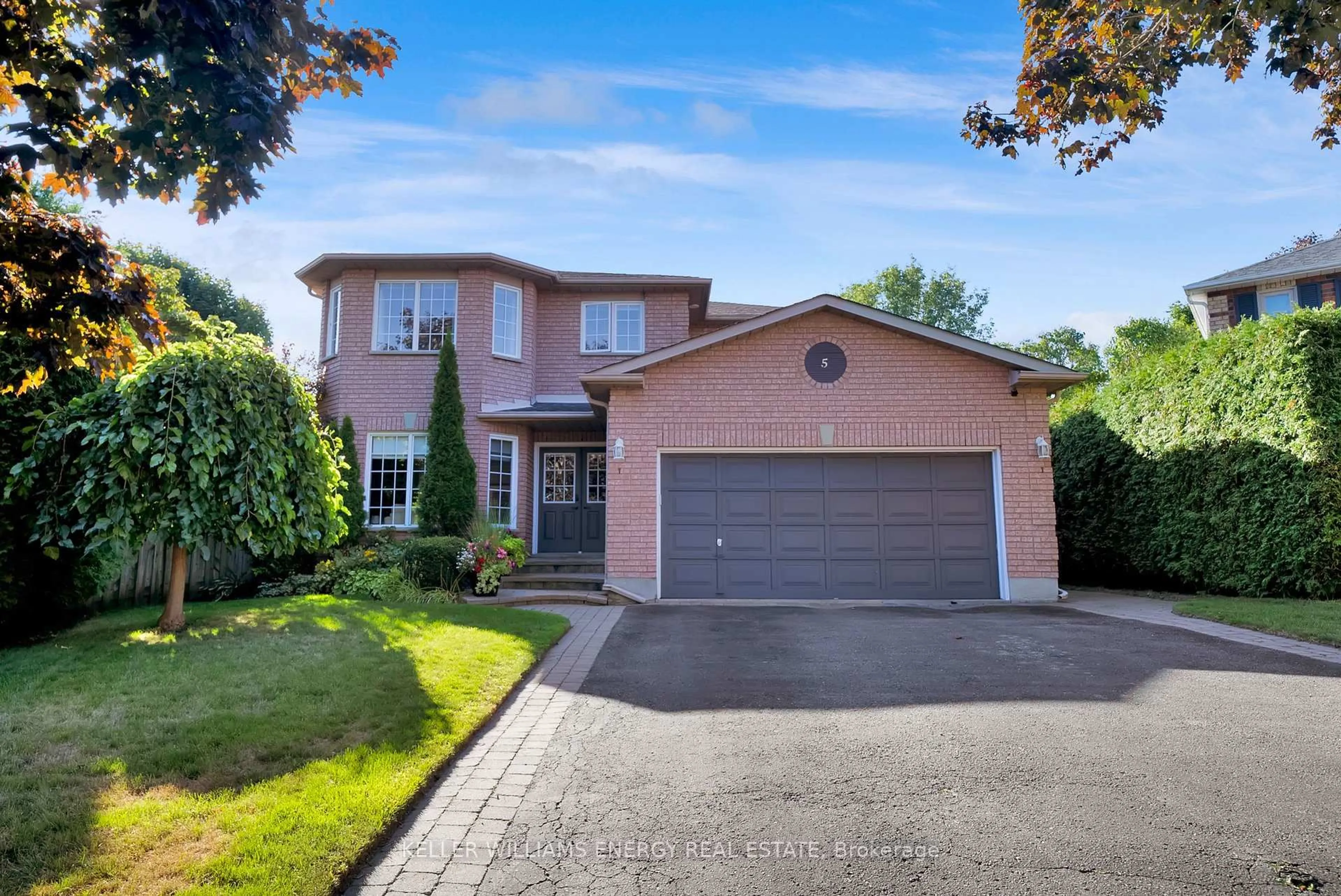 Home with brick exterior material, street for 5 Snowden Crt, Clarington Ontario L1B 1E7