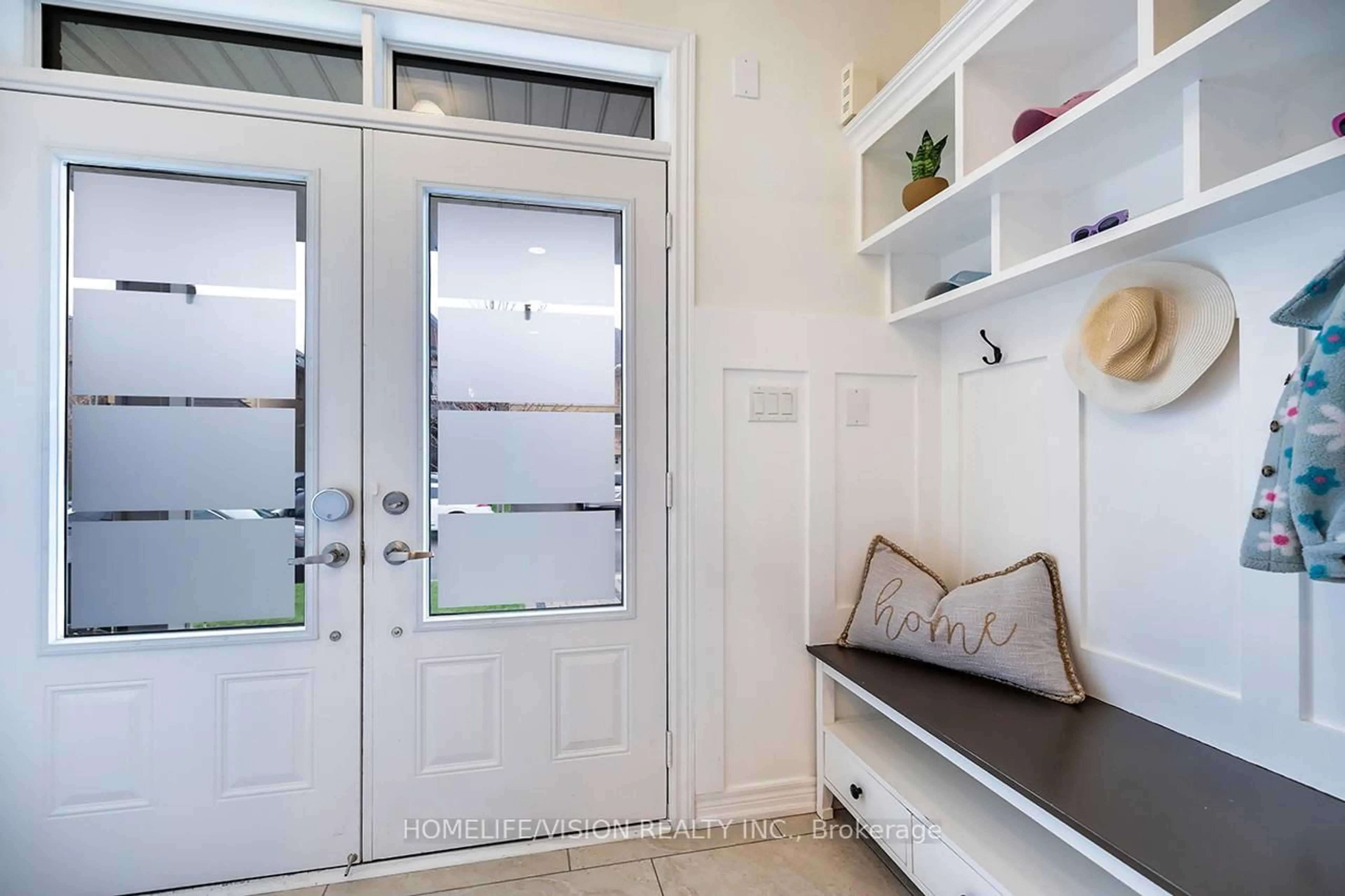 Indoor entryway for 4 Dumaine St, Whitby Ontario L1P 0G8