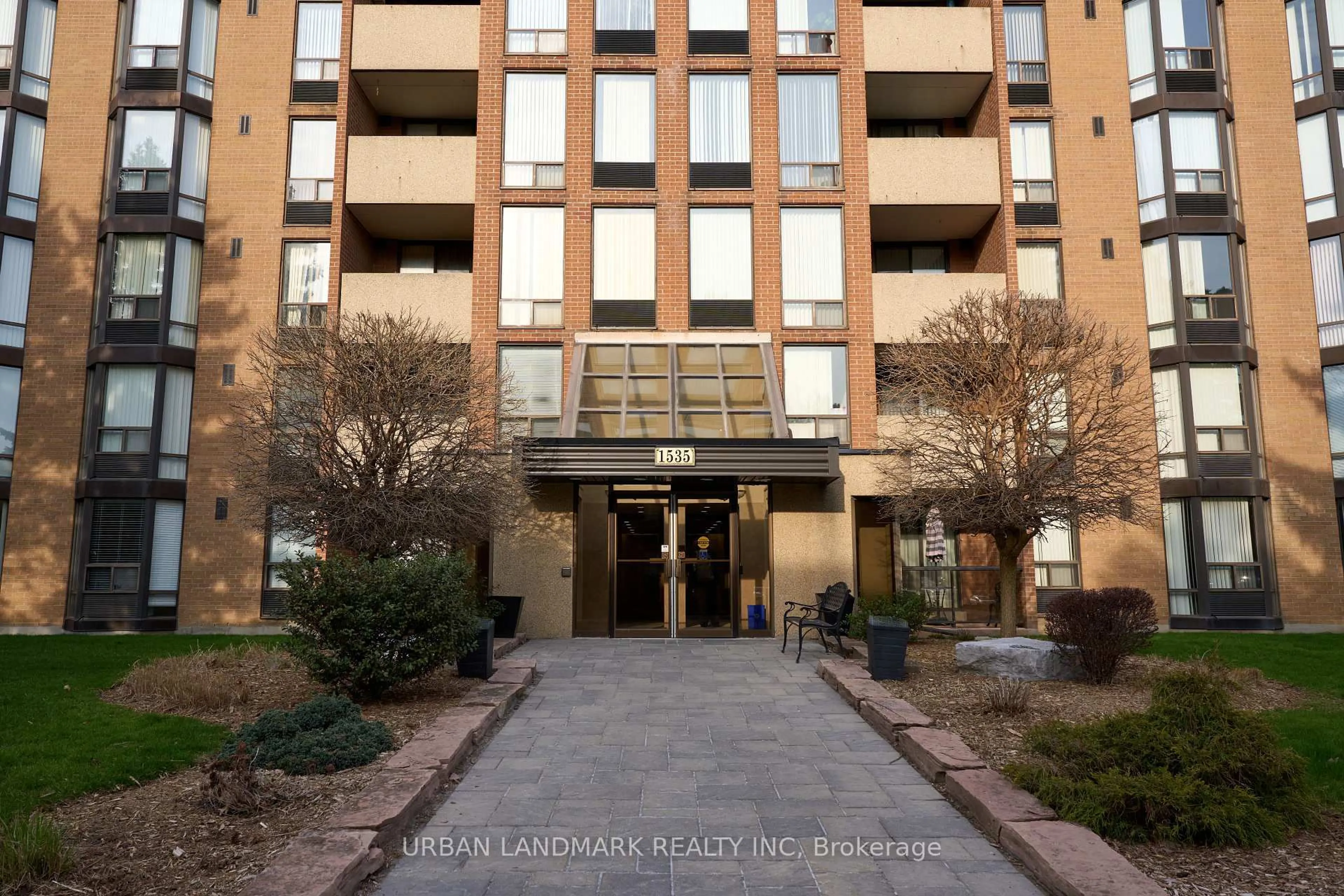 Indoor foyer for 1535 Diefenbaker Crt #107, Pickering Ontario L1V 3W2