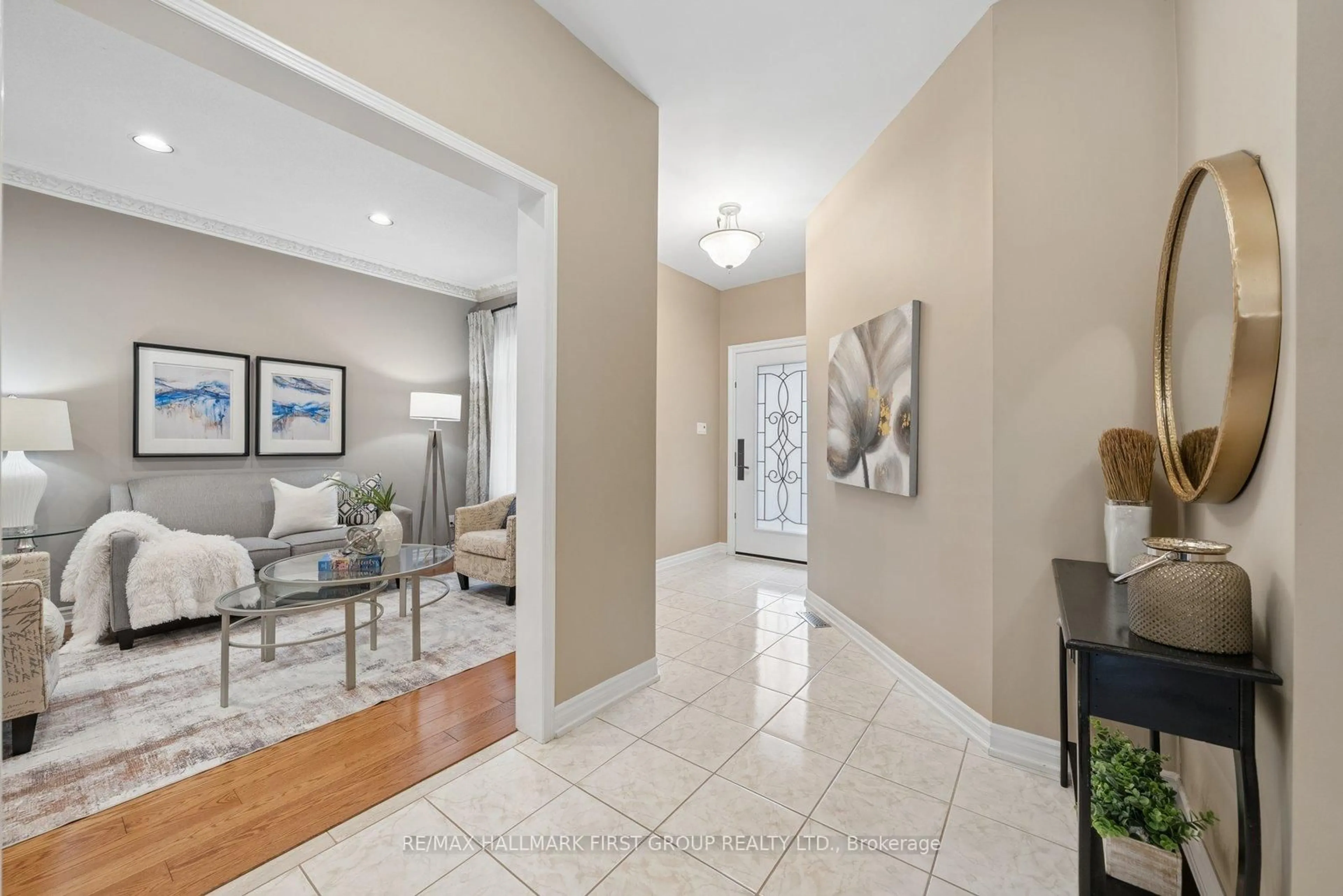 Indoor entryway for 1768 White Cedar Dr, Pickering Ontario L1V 6Z1