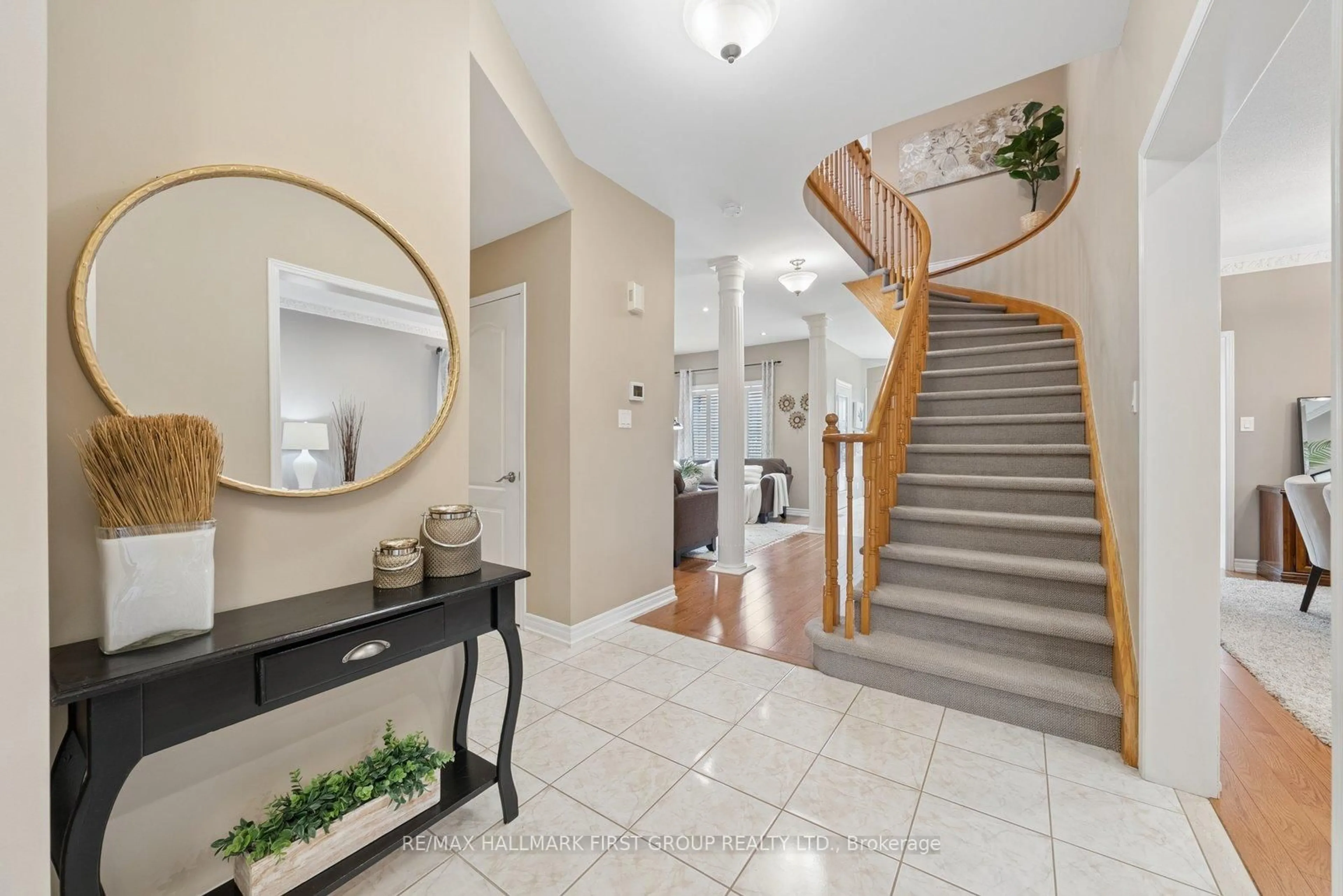 Indoor entryway for 1768 White Cedar Dr, Pickering Ontario L1V 6Z1