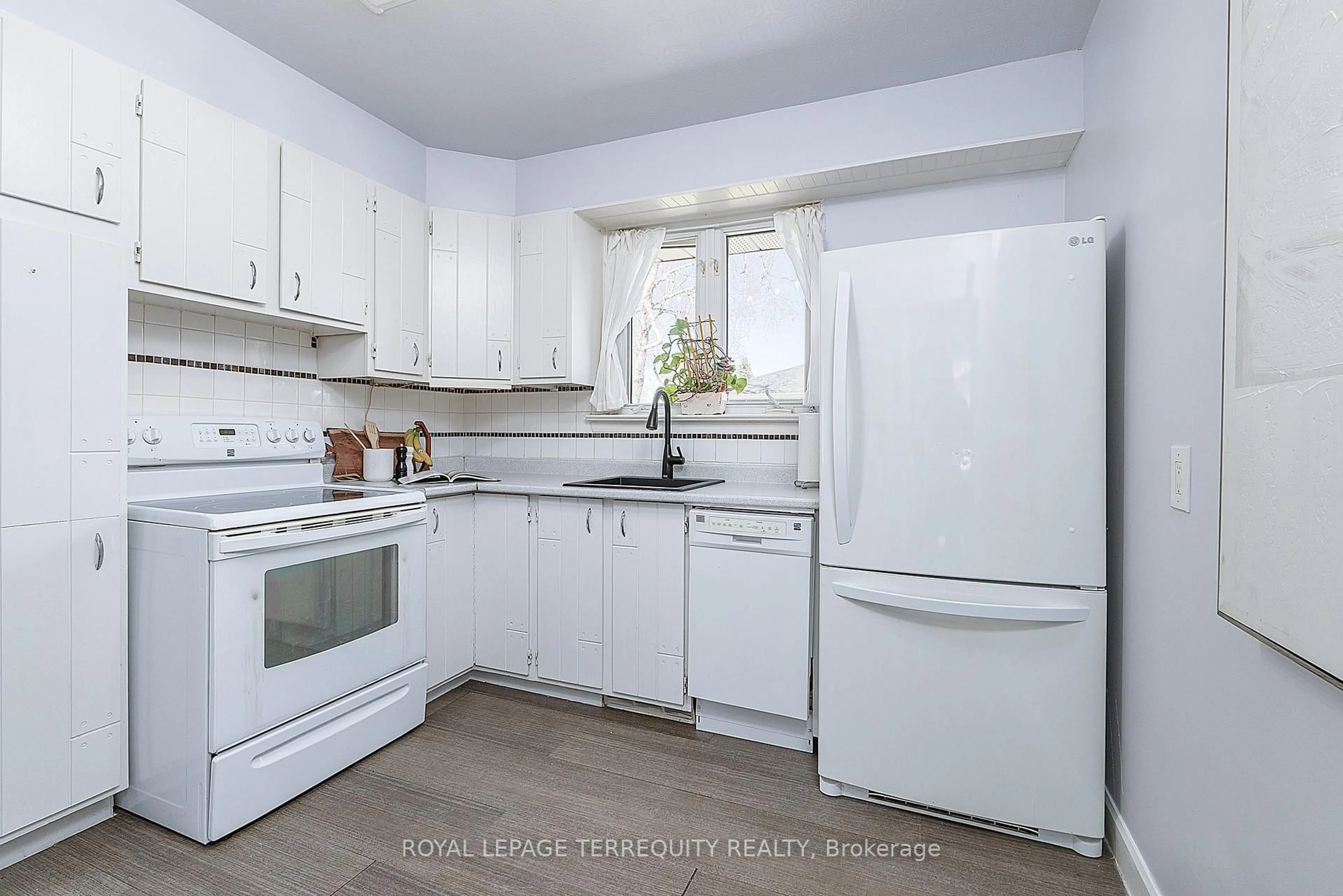 Standard kitchen, unknown for 32 Admiral Rd, Ajax Ontario L1S 2N9