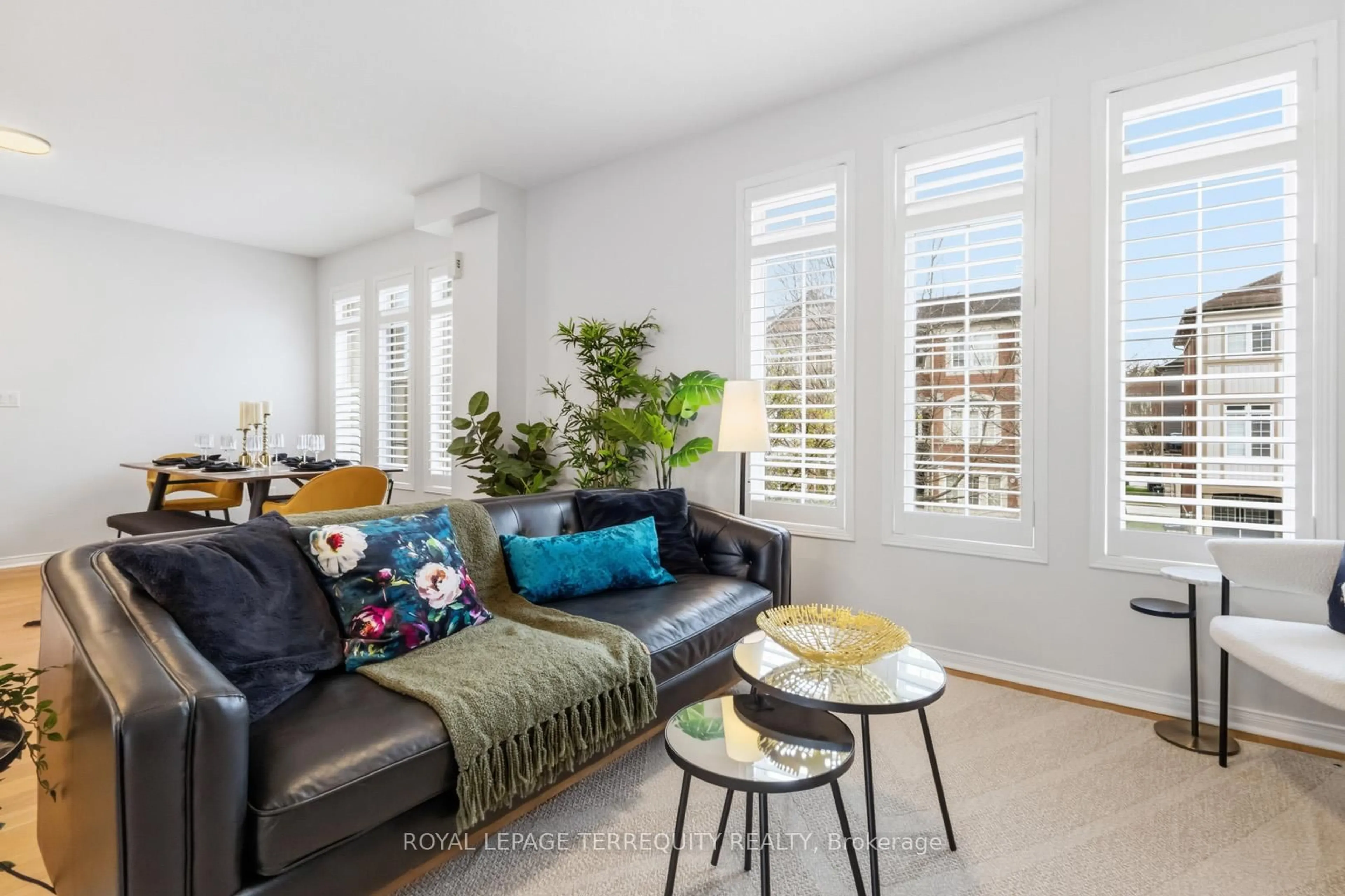 Living room with furniture, unknown for 70 Stagecoach Circ, Toronto Ontario M1C 0A2