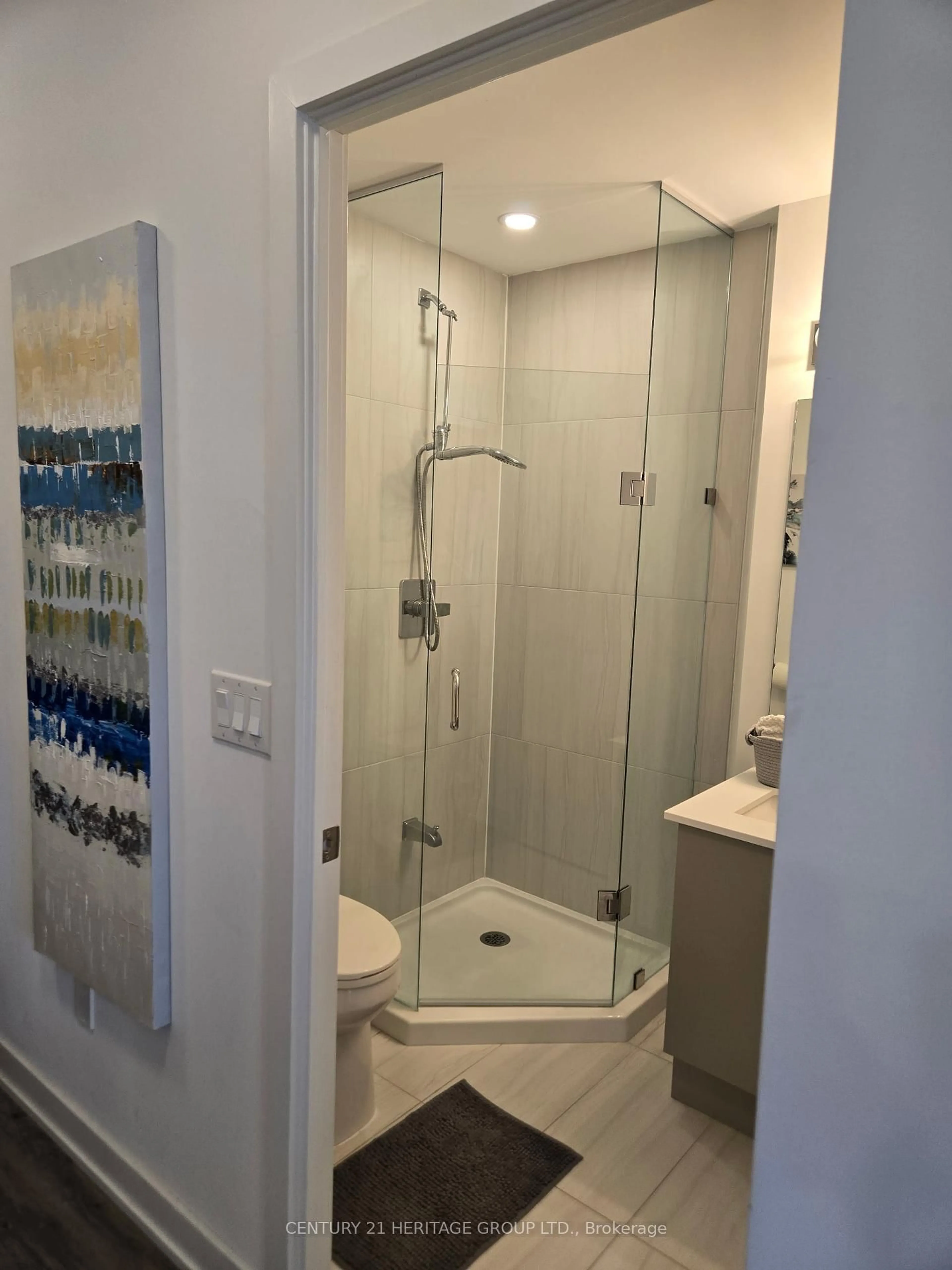 Contemporary bathroom, ceramic/tile floor for 630 Greenwood Ave #304, Toronto Ontario M4J 0A8