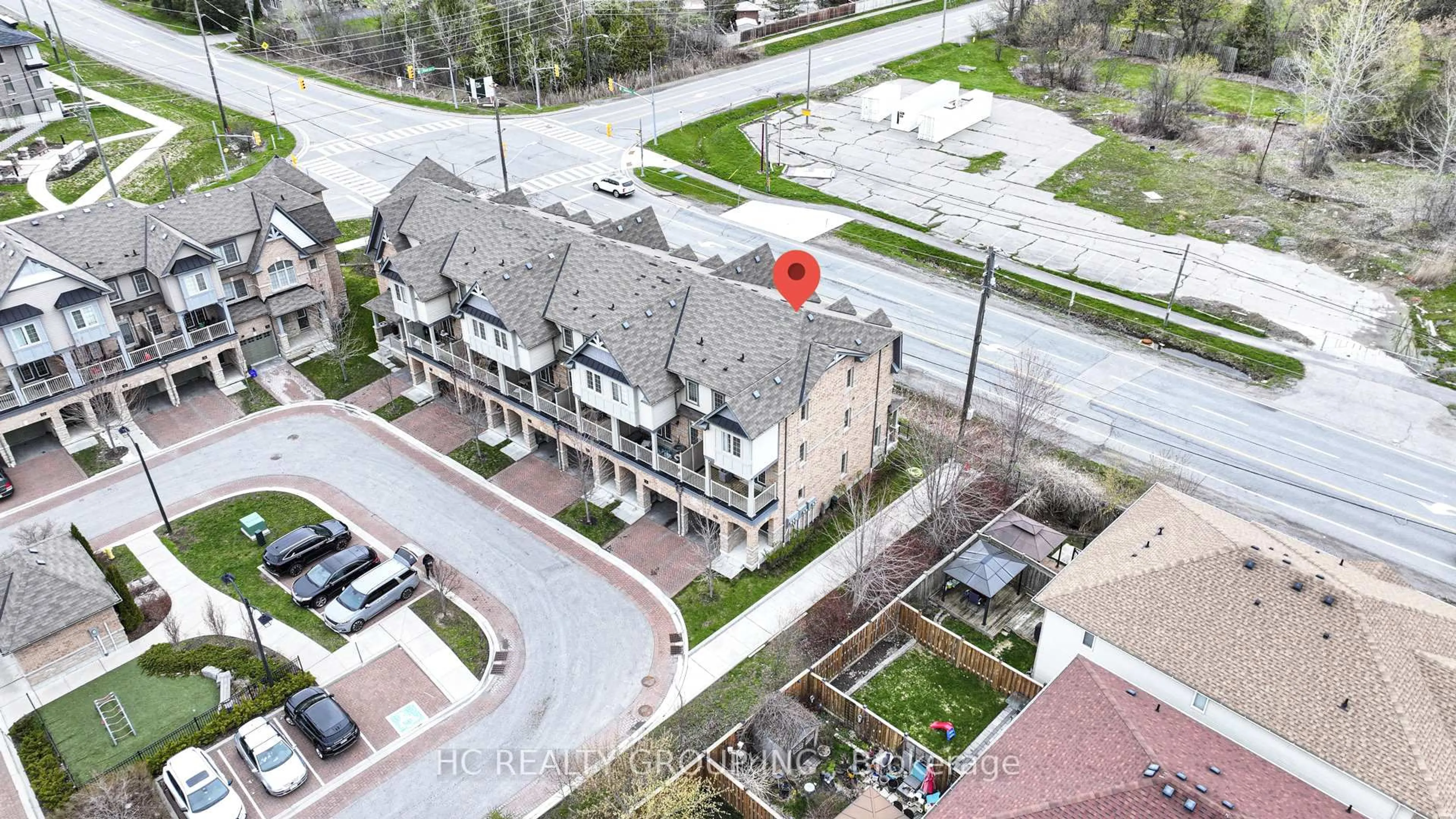 A pic from outside/outdoor area/front of a property/back of a property/a pic from drone, street for 285 Finch Ave #12, Pickering Ontario L1V 0E6