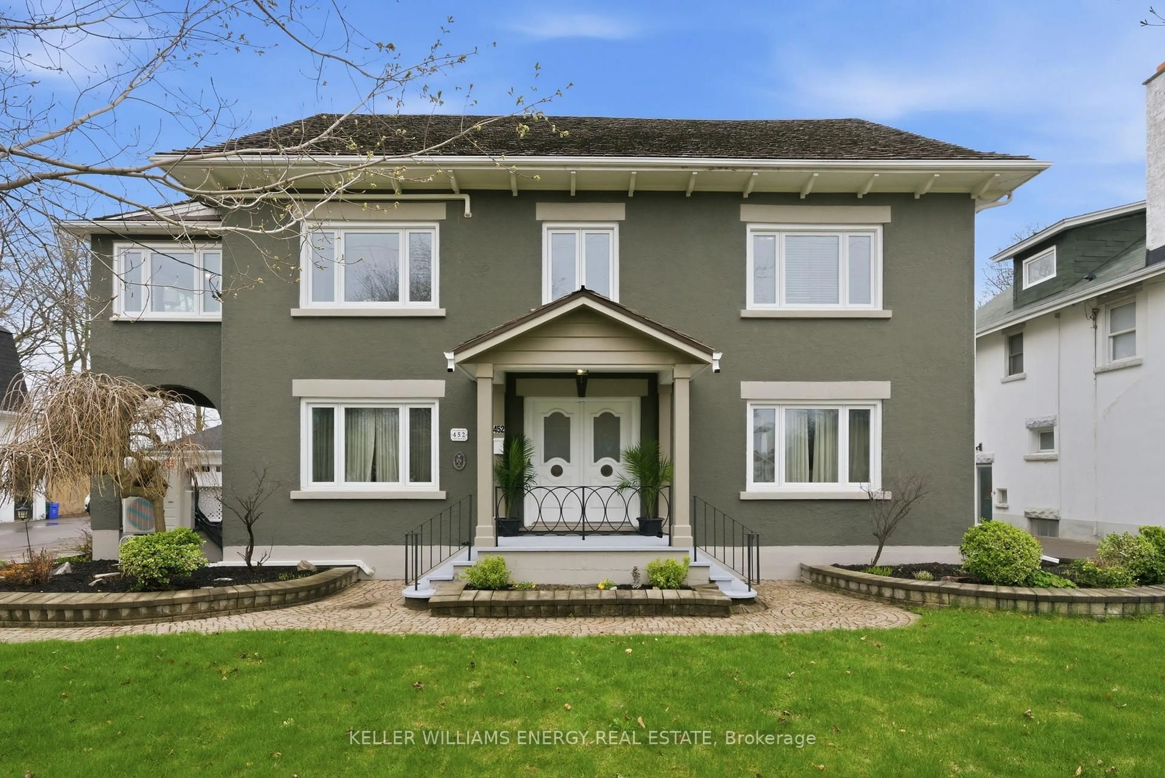 Home with brick exterior material, street for 452 Simcoe St, Oshawa Ontario L1G 4T6