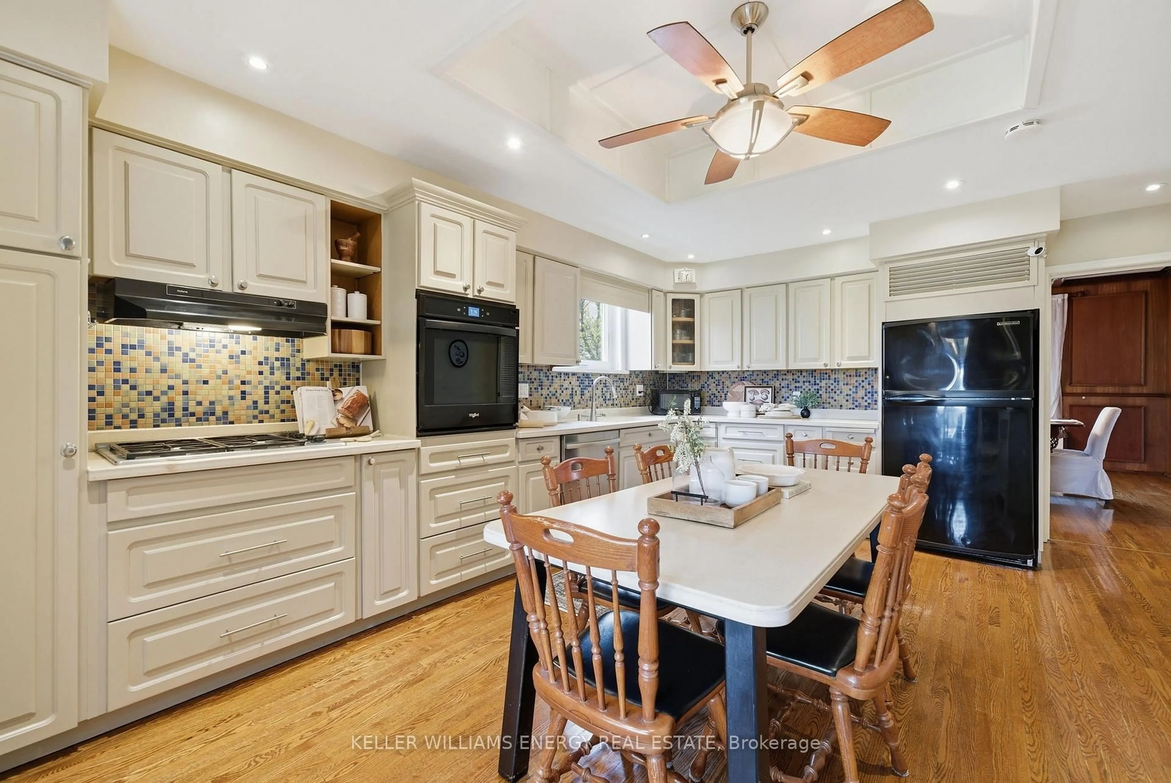 Open concept kitchen, ceramic/tile floor for 452 Simcoe St, Oshawa Ontario L1G 4T6