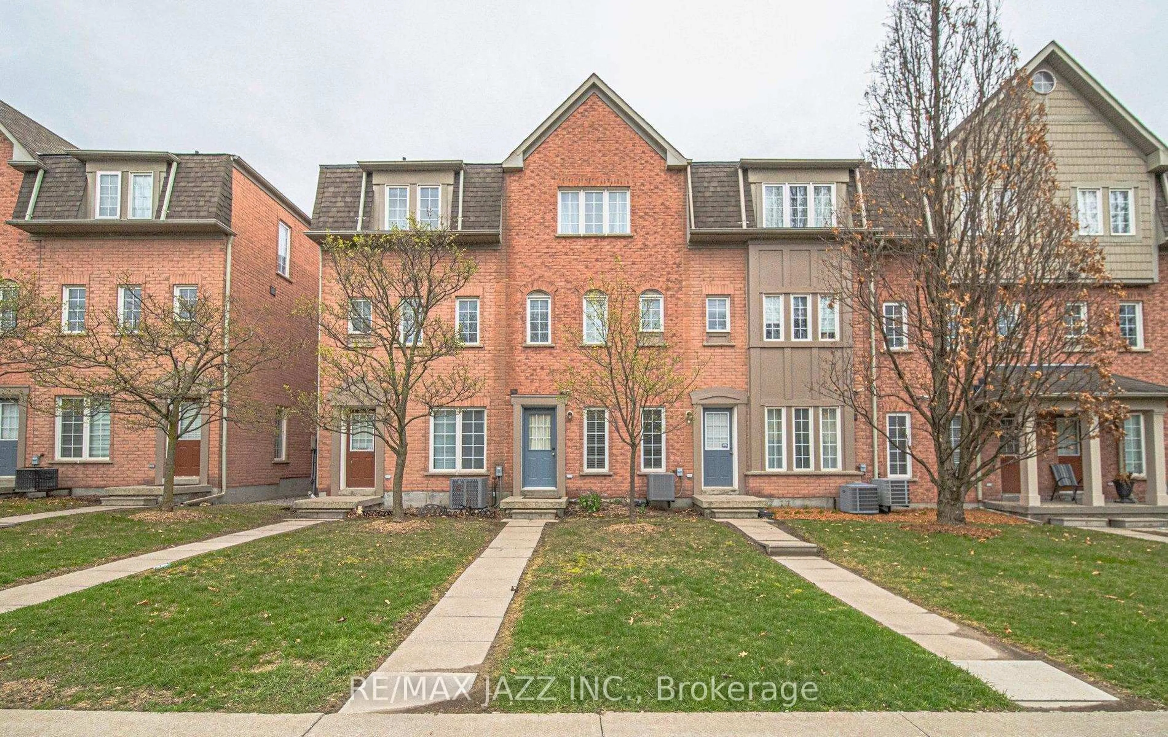 A pic from outside/outdoor area/front of a property/back of a property/a pic from drone, street for 1100 Begley St #29, Pickering Ontario L1W 4B3