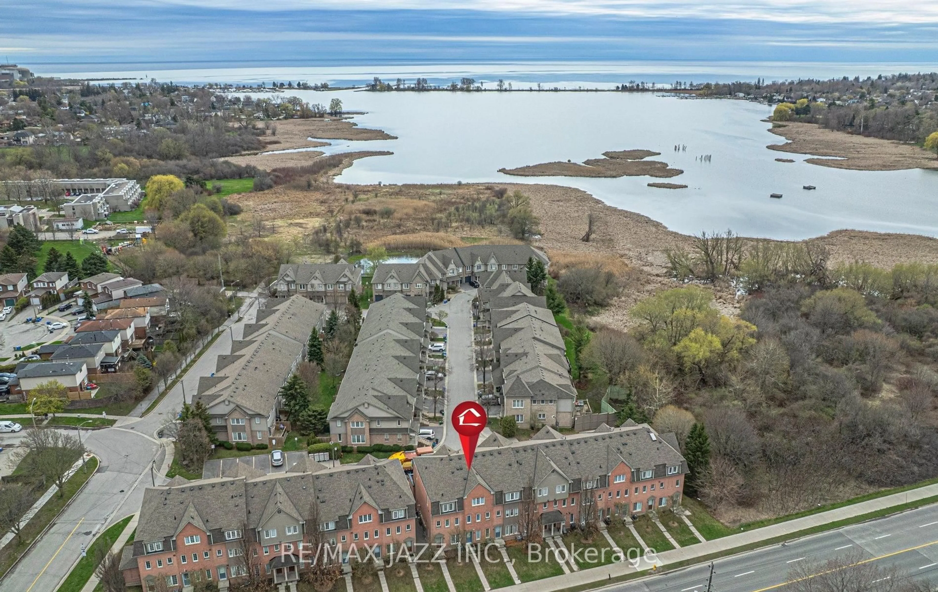 A pic from outside/outdoor area/front of a property/back of a property/a pic from drone, water/lake/river/ocean view for 1100 Begley St #29, Pickering Ontario L1W 4B3