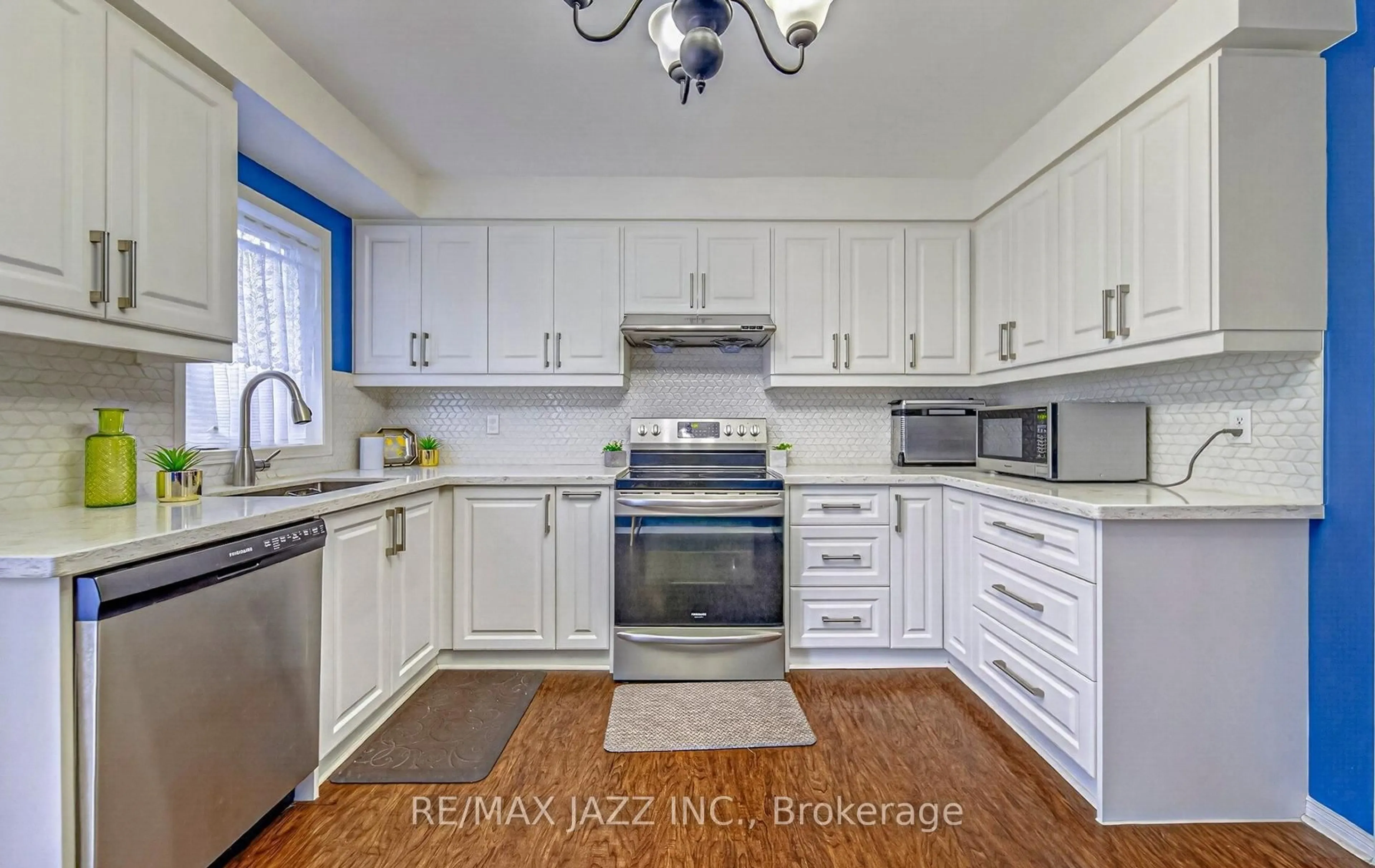 Standard kitchen, unknown for 1100 Begley St #29, Pickering Ontario L1W 4B3