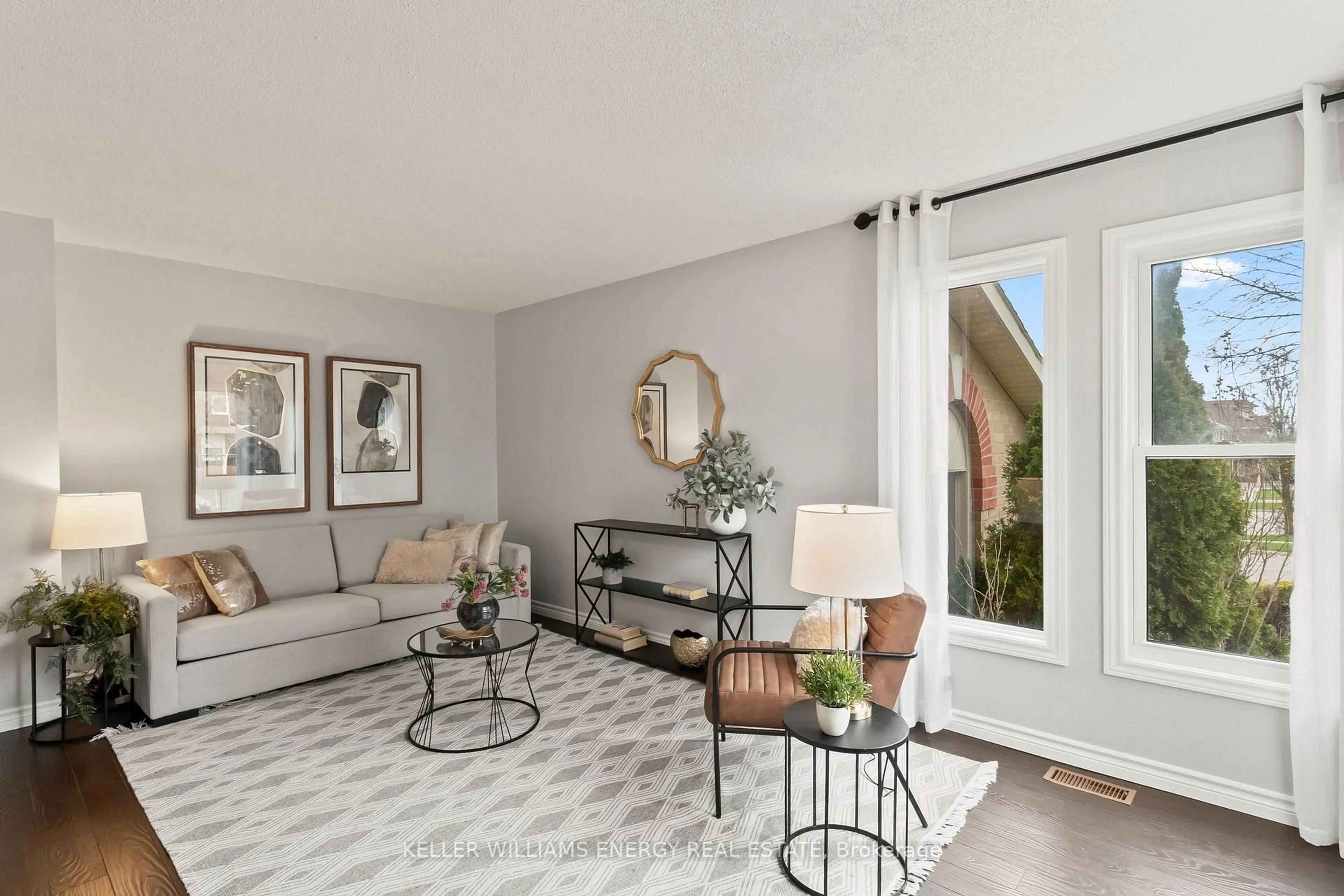 Living room with furniture, unknown for 62 Woodstone Pl, Whitby Ontario L1R 1S8