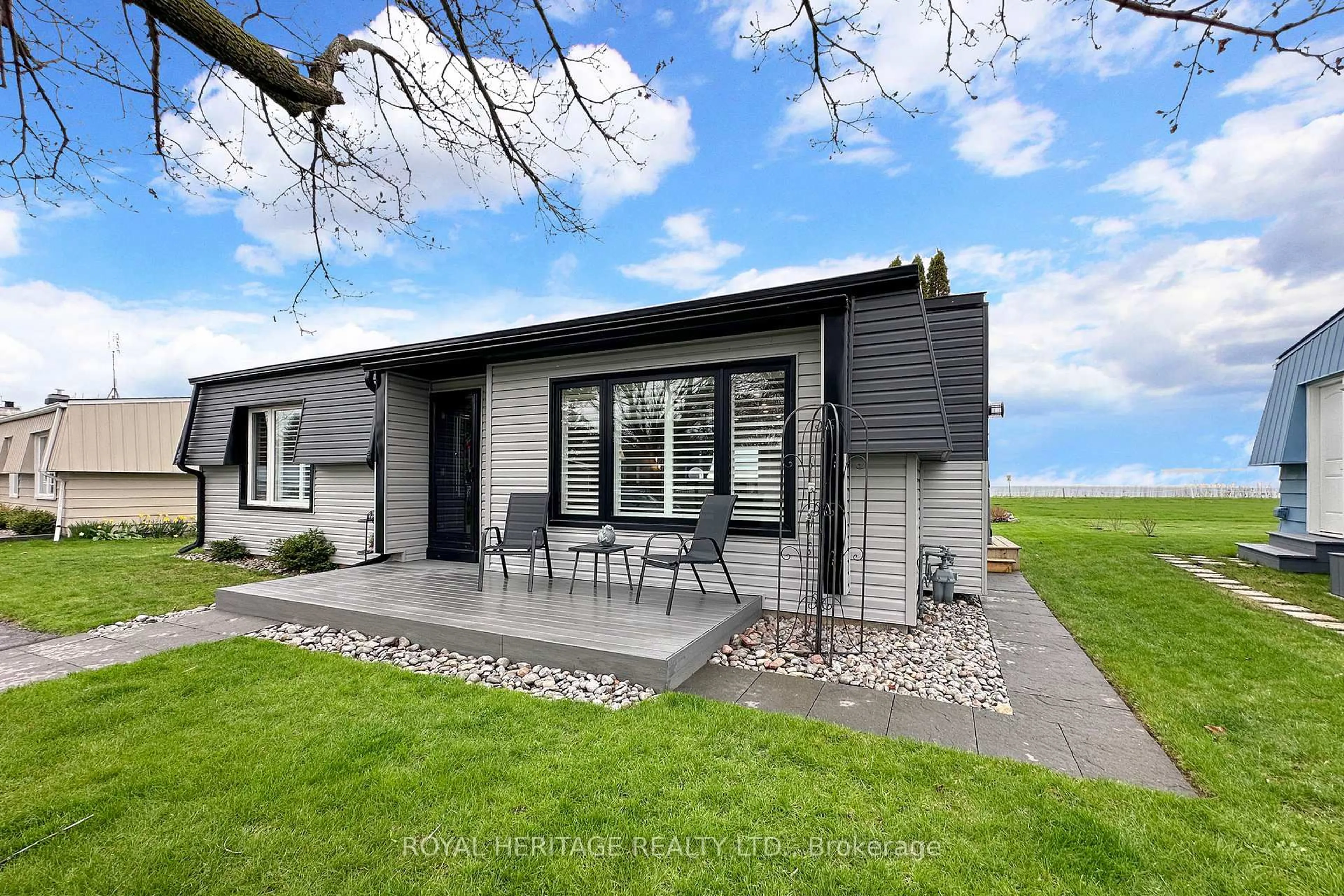 Unknown for 43 Bluffs Rd, Clarington Ontario L1B 1A4
