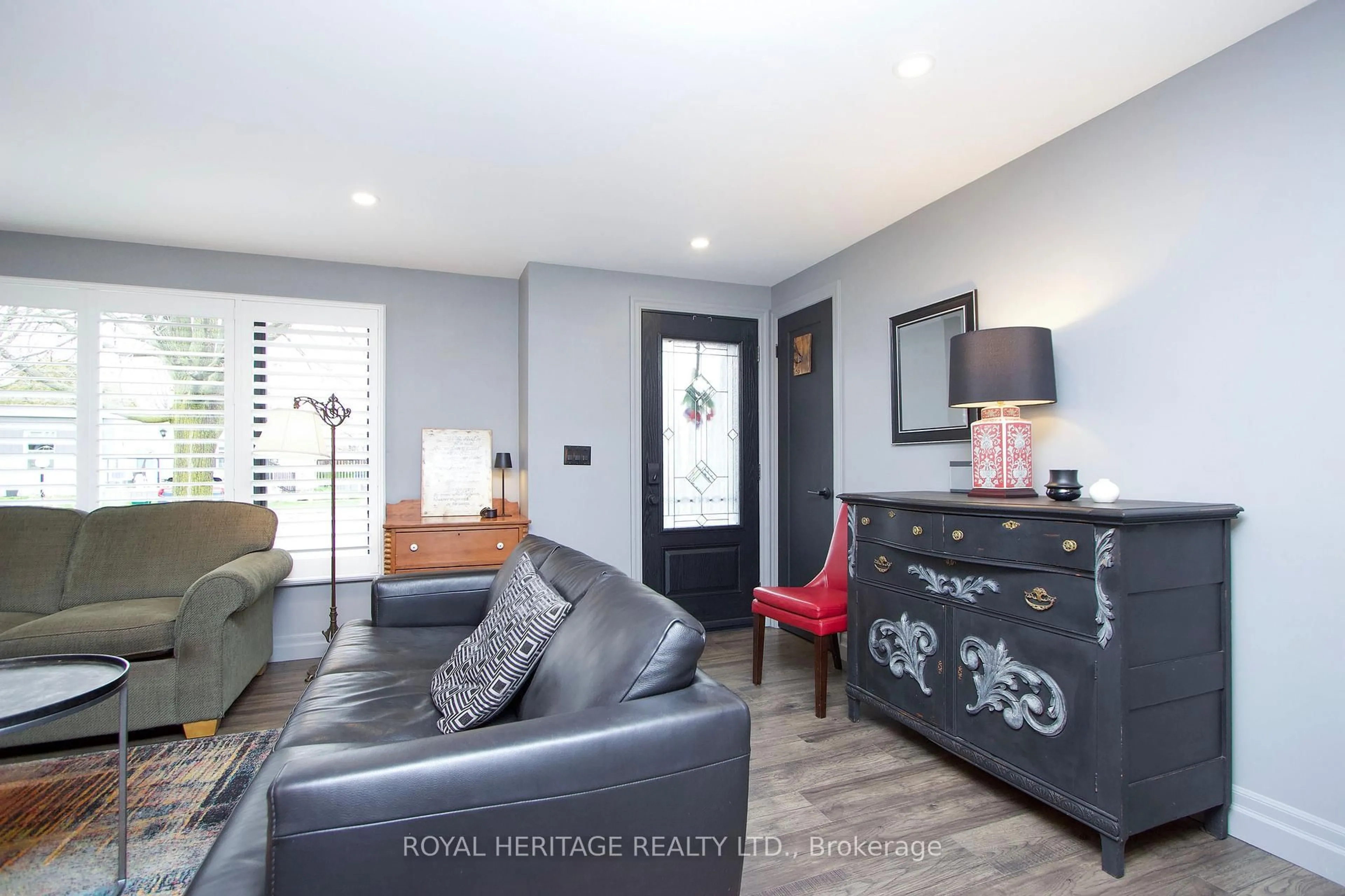 Living room with furniture, unknown for 43 Bluffs Rd, Clarington Ontario L1B 1A4