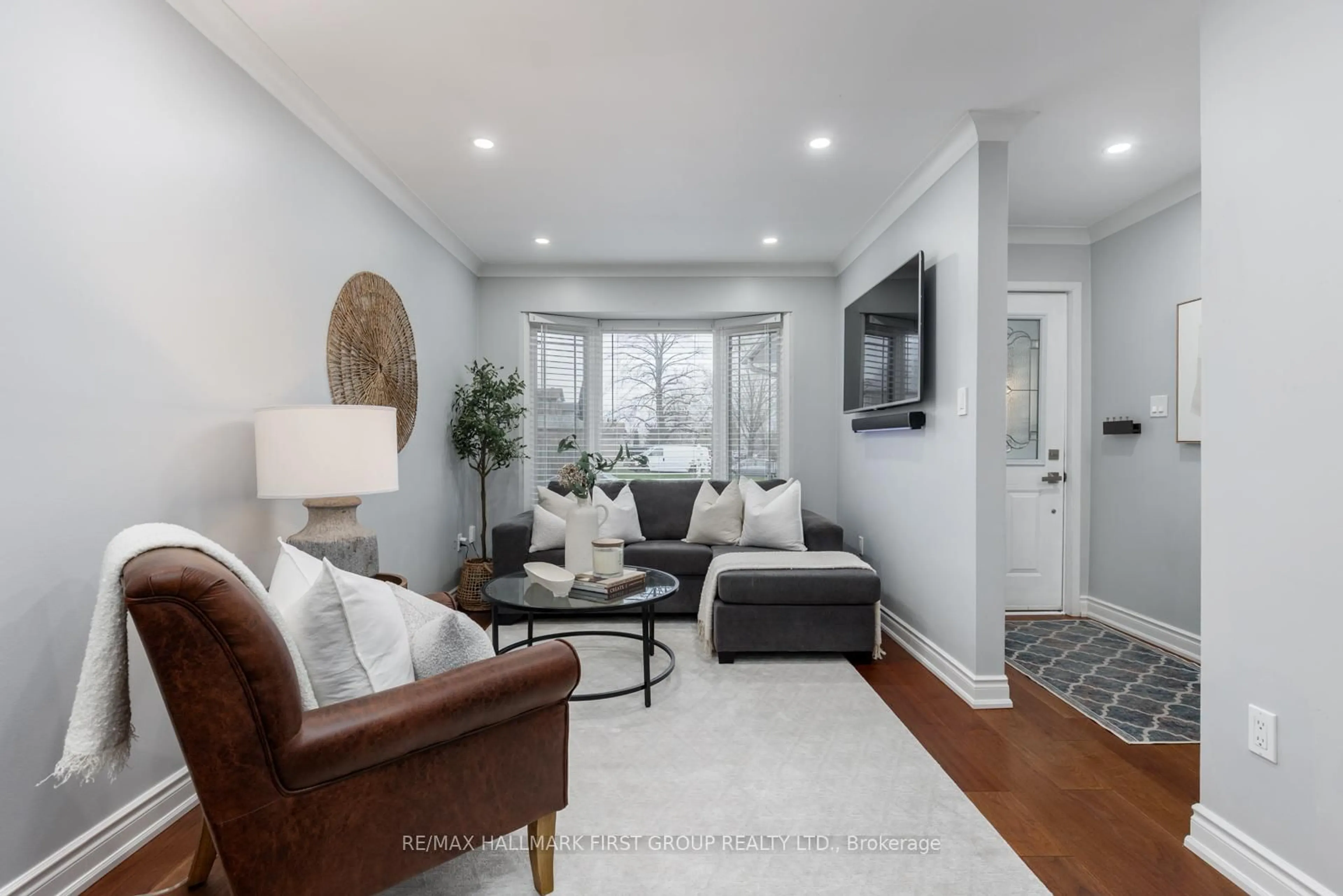 Living room with furniture, unknown for 54 Hialeah Cres, Whitby Ontario L1N 6R1