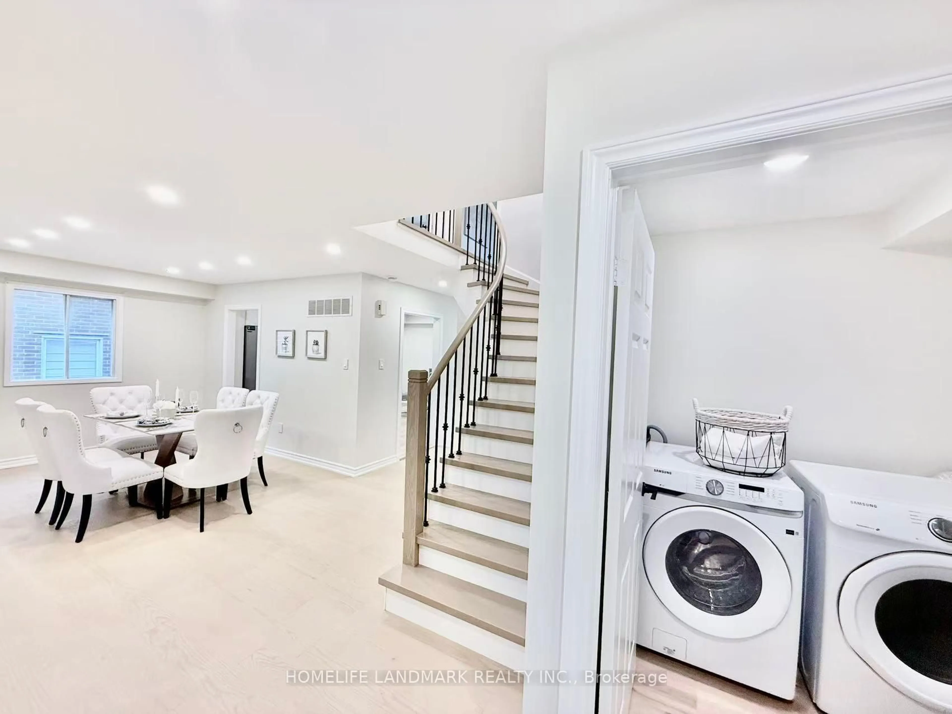 Unknown for 23 Coulton Crt, Whitby Ontario L1N 7A9