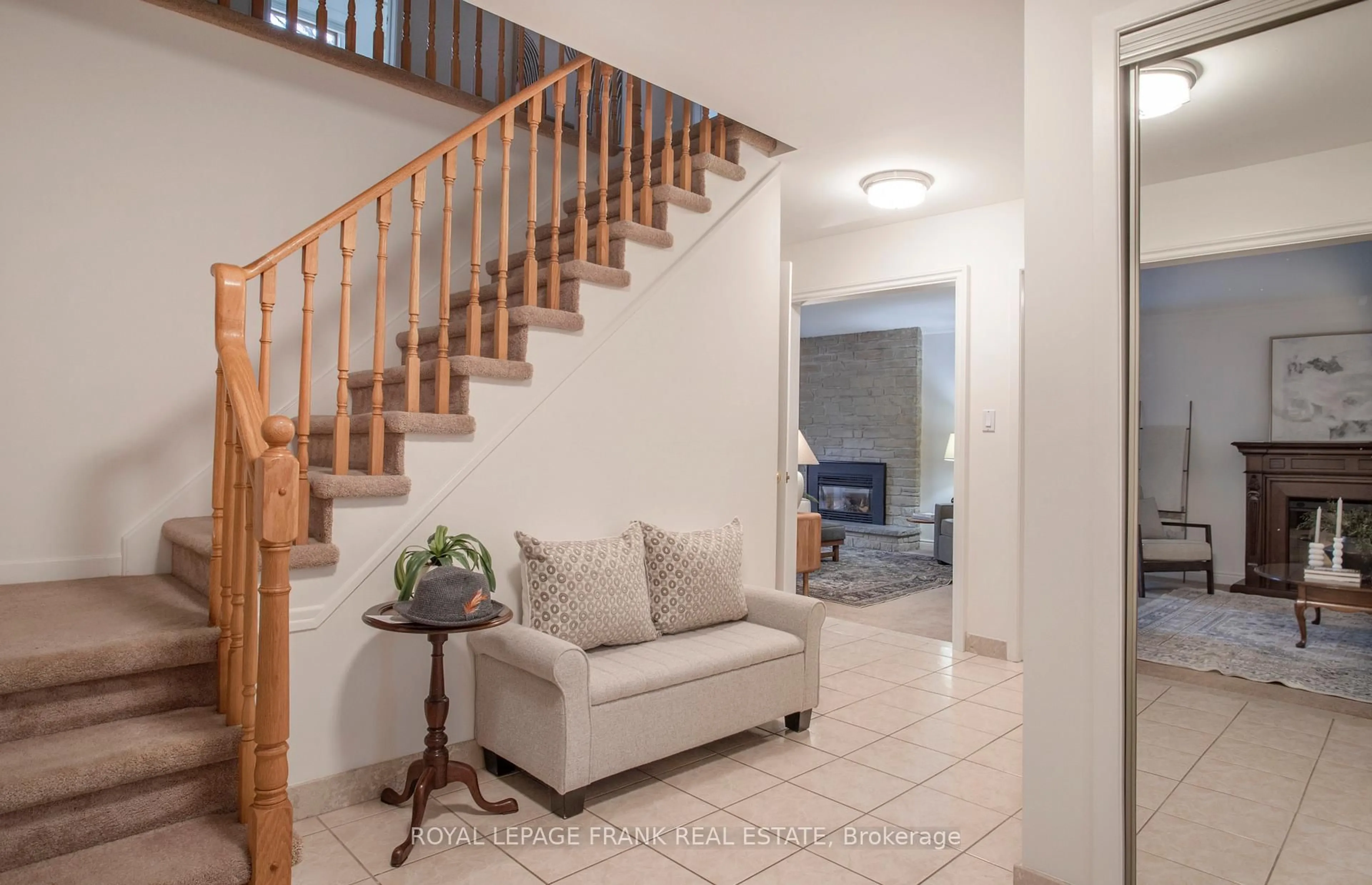 Indoor entryway for 224 Wellington St, Whitby Ontario L1N 5L8