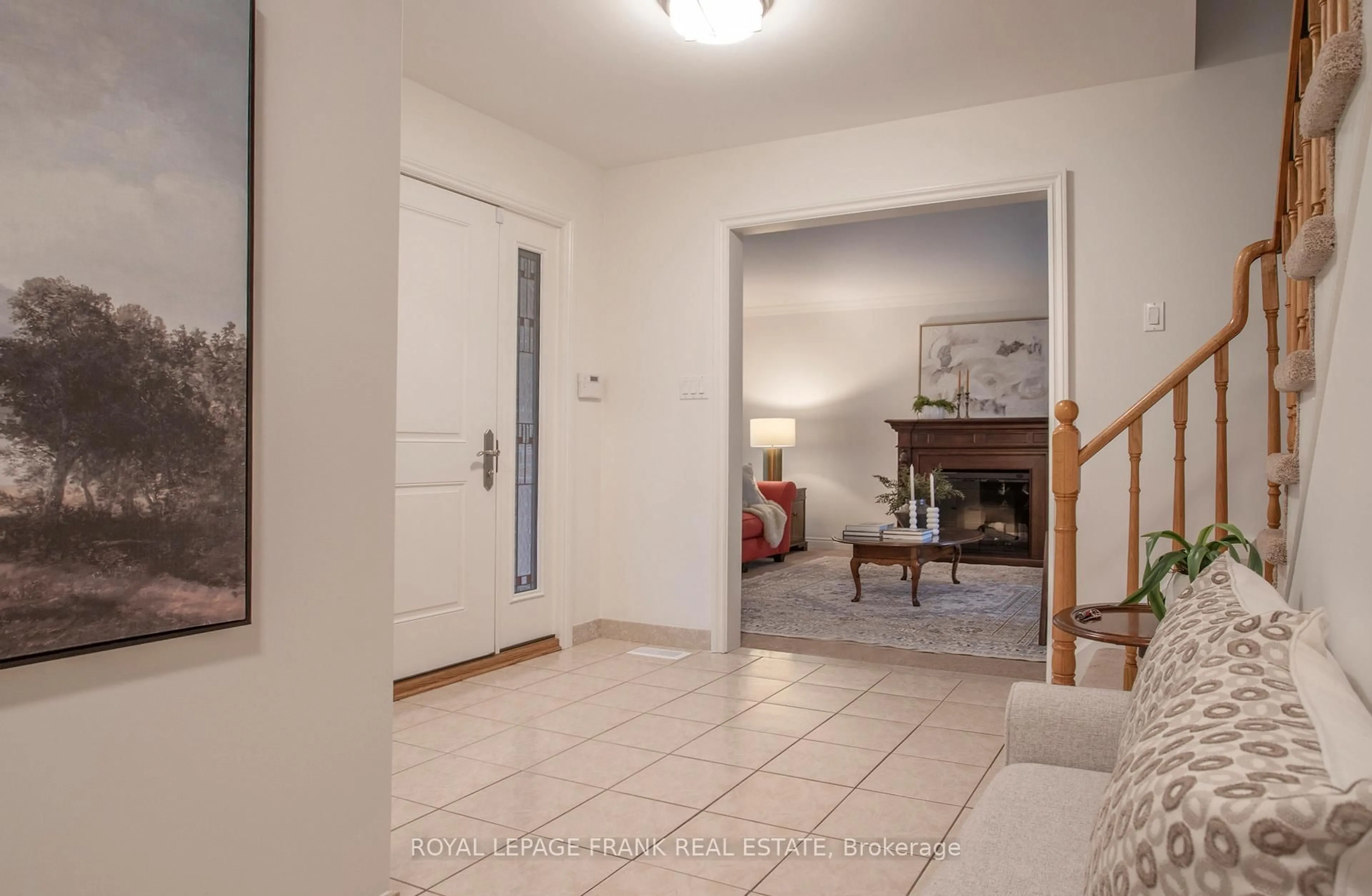 Indoor entryway for 224 Wellington St, Whitby Ontario L1N 5L8