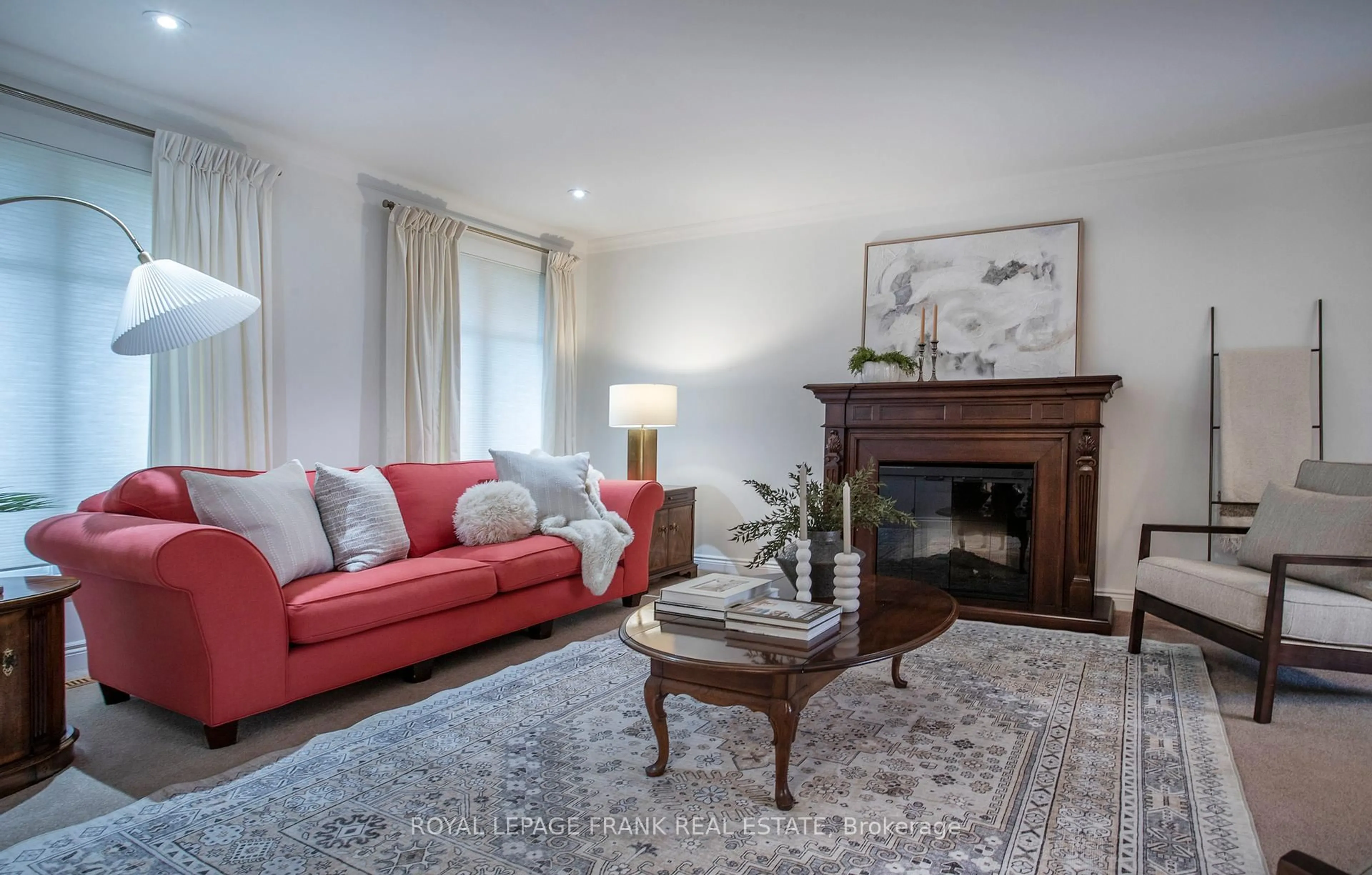 Living room with furniture, unknown for 224 Wellington St, Whitby Ontario L1N 5L8