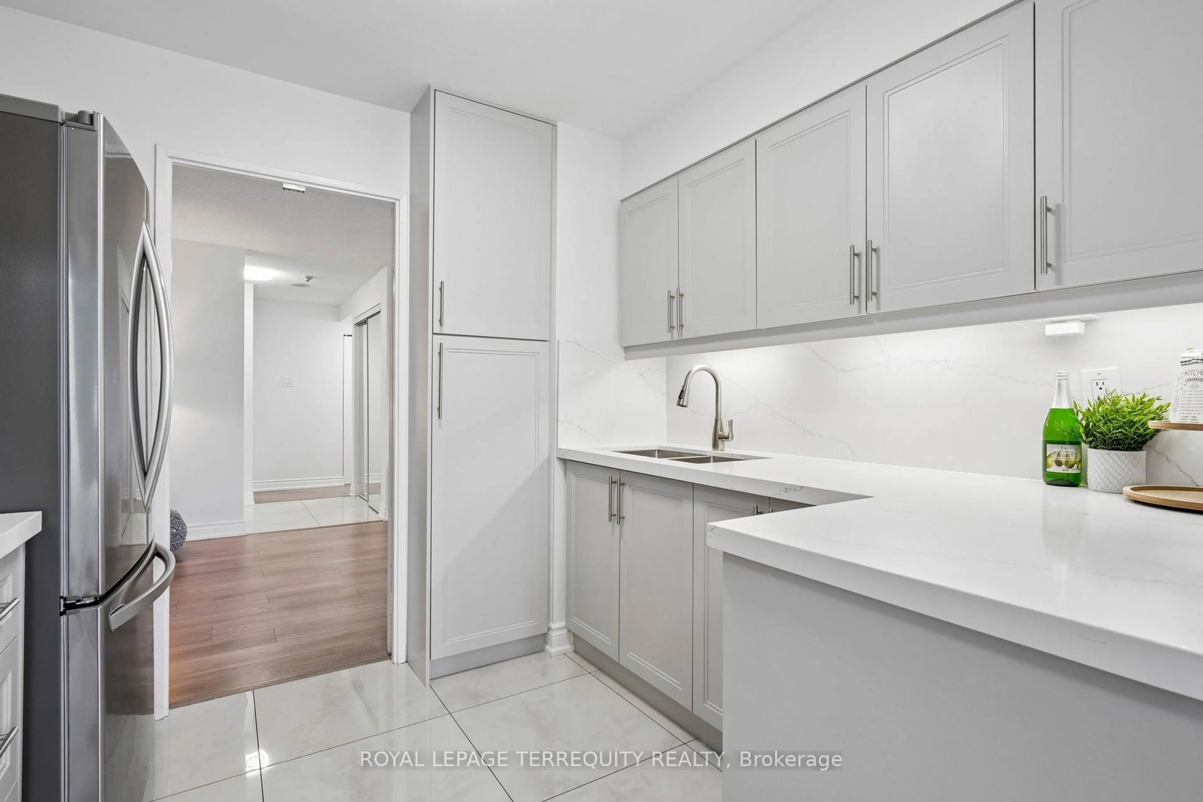 Standard kitchen, unknown for 410 Mclevin Ave #709, Toronto Ontario M1B 5J5