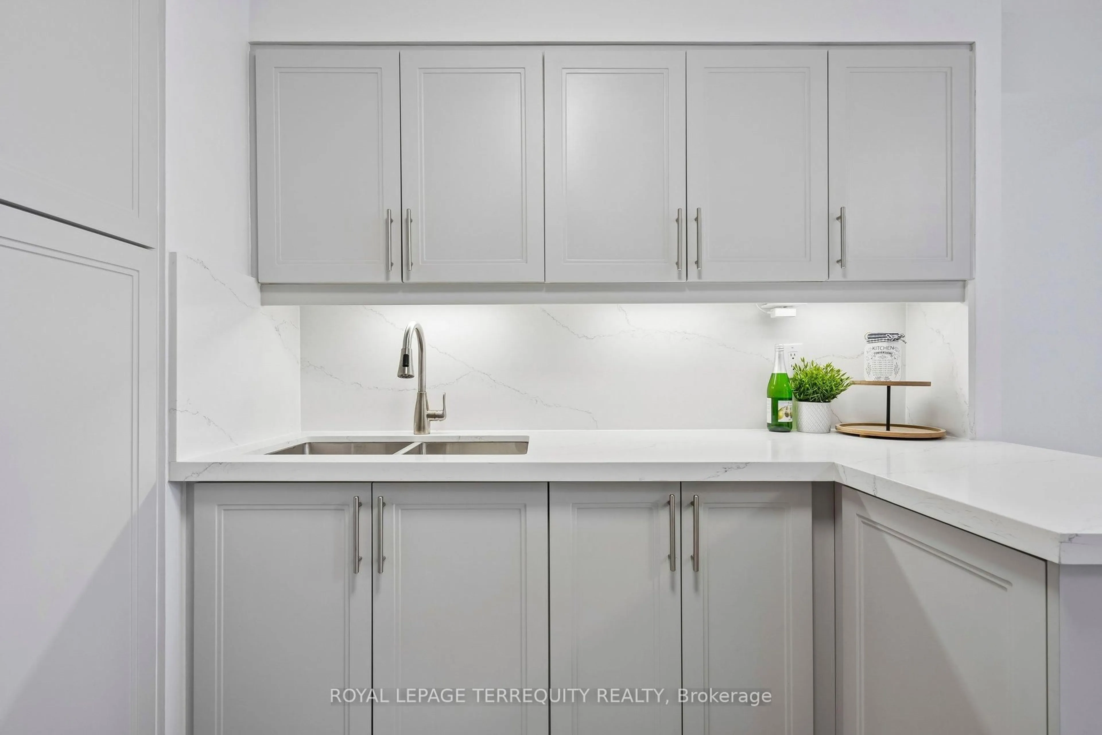 Standard kitchen, ceramic/tile floor for 410 Mclevin Ave #709, Toronto Ontario M1B 5J5