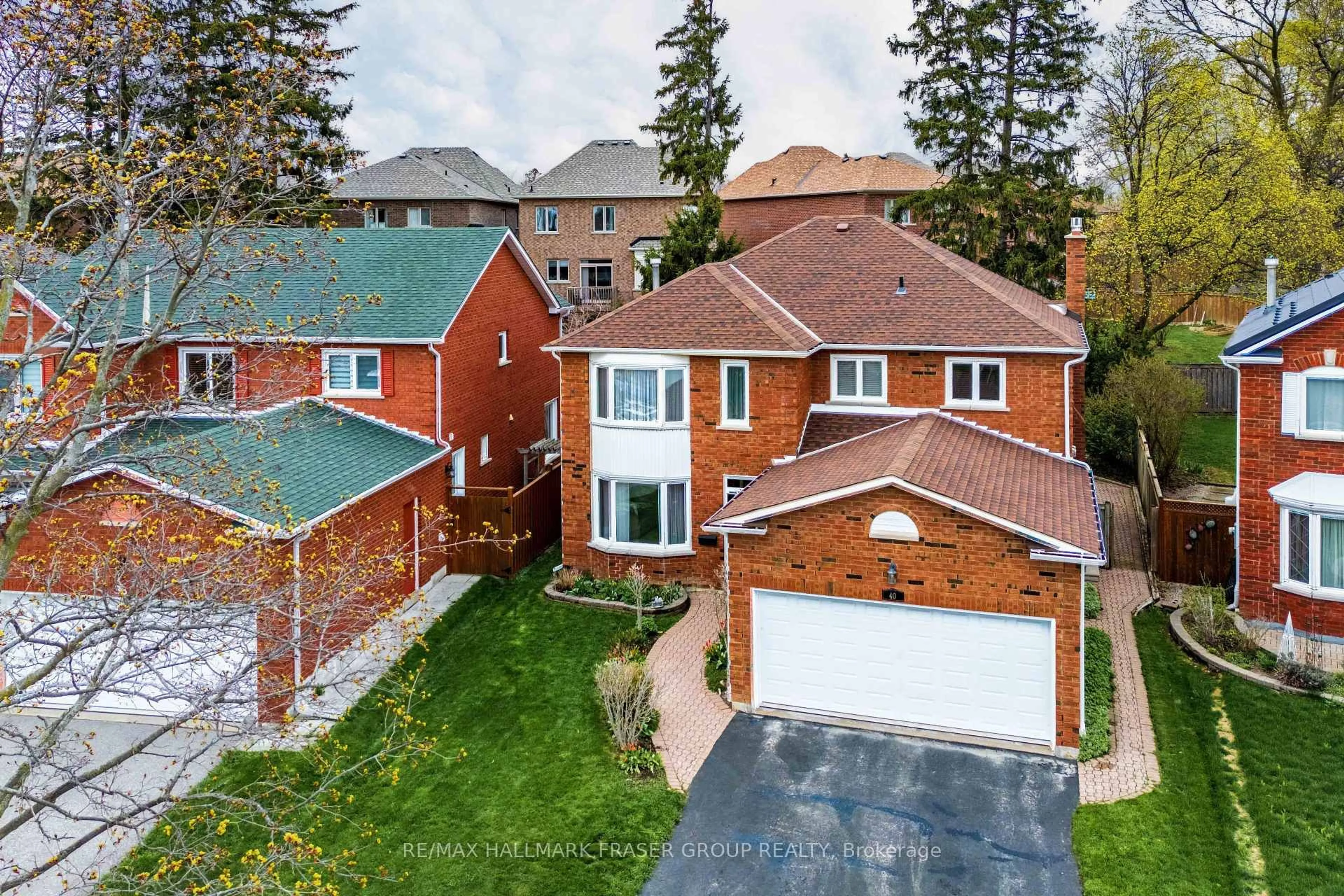 A pic from outside/outdoor area/front of a property/back of a property/a pic from drone, street for 40 Dartmoor Dr, Toronto Ontario M1E 5B2