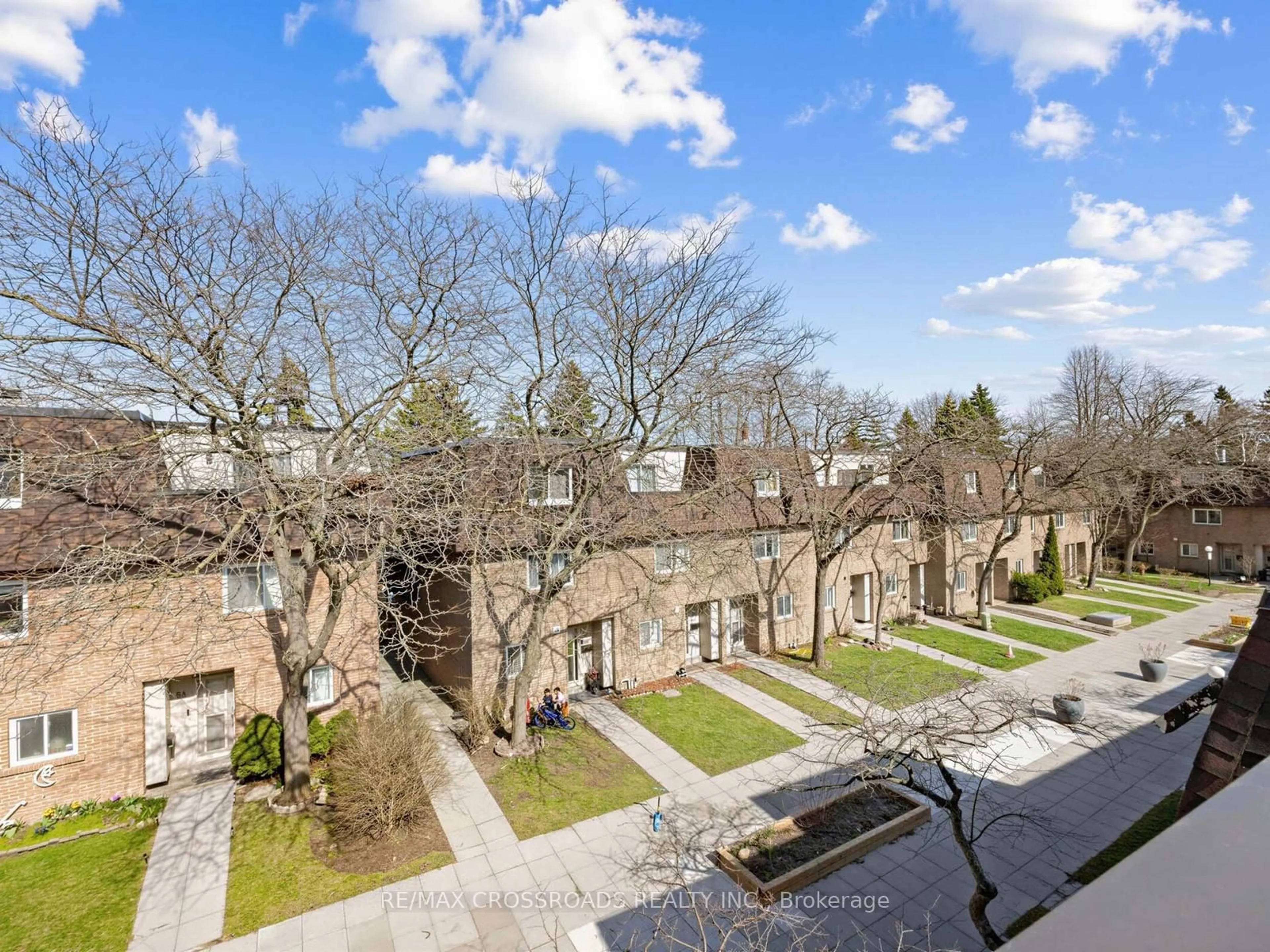 A pic from outside/outdoor area/front of a property/back of a property/a pic from drone, street for 275 Manse Rd #57, Toronto Ontario M1E 4X8