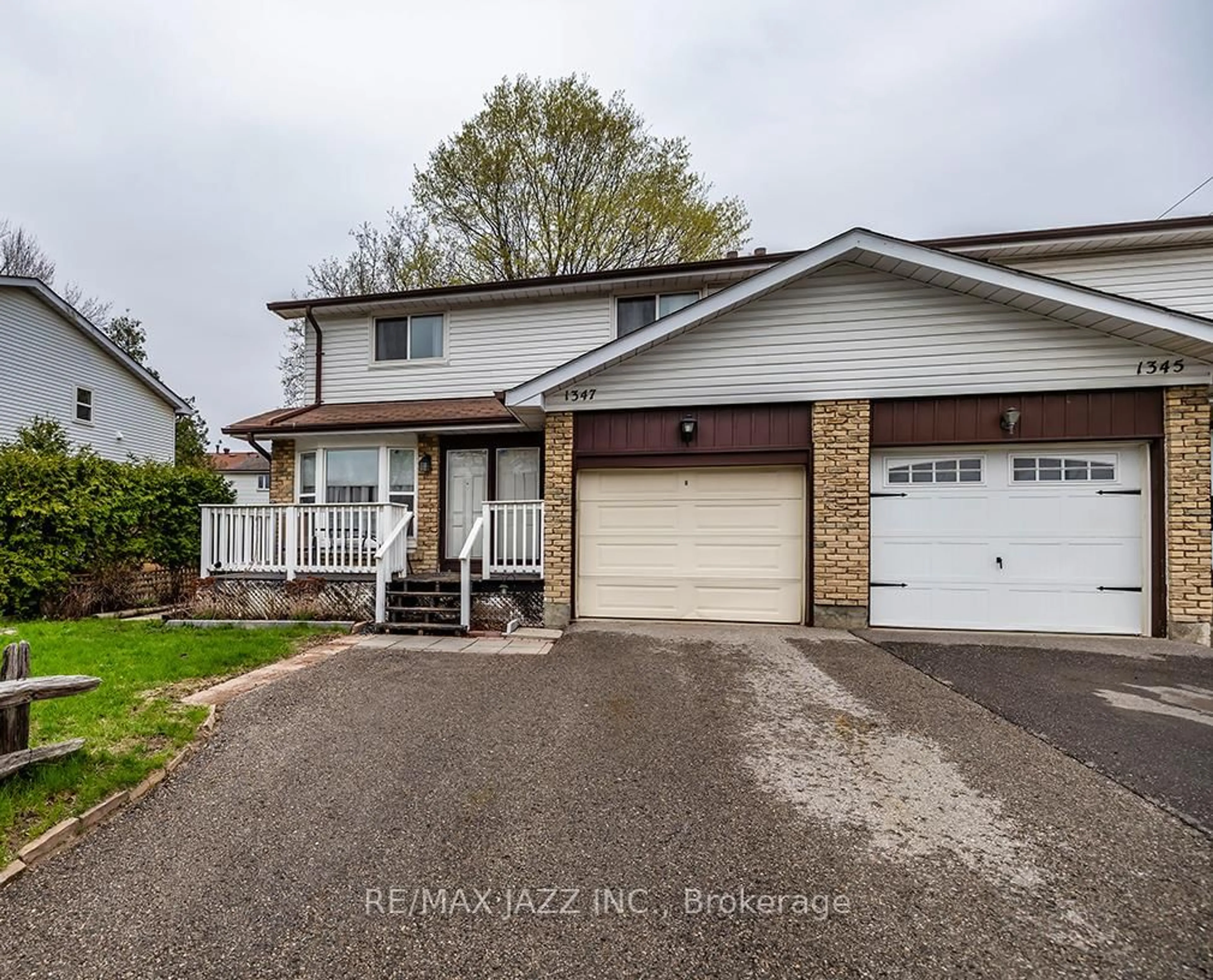 Home with vinyl exterior material, street for 1347 Mary St, Oshawa Ontario L1G 6T2