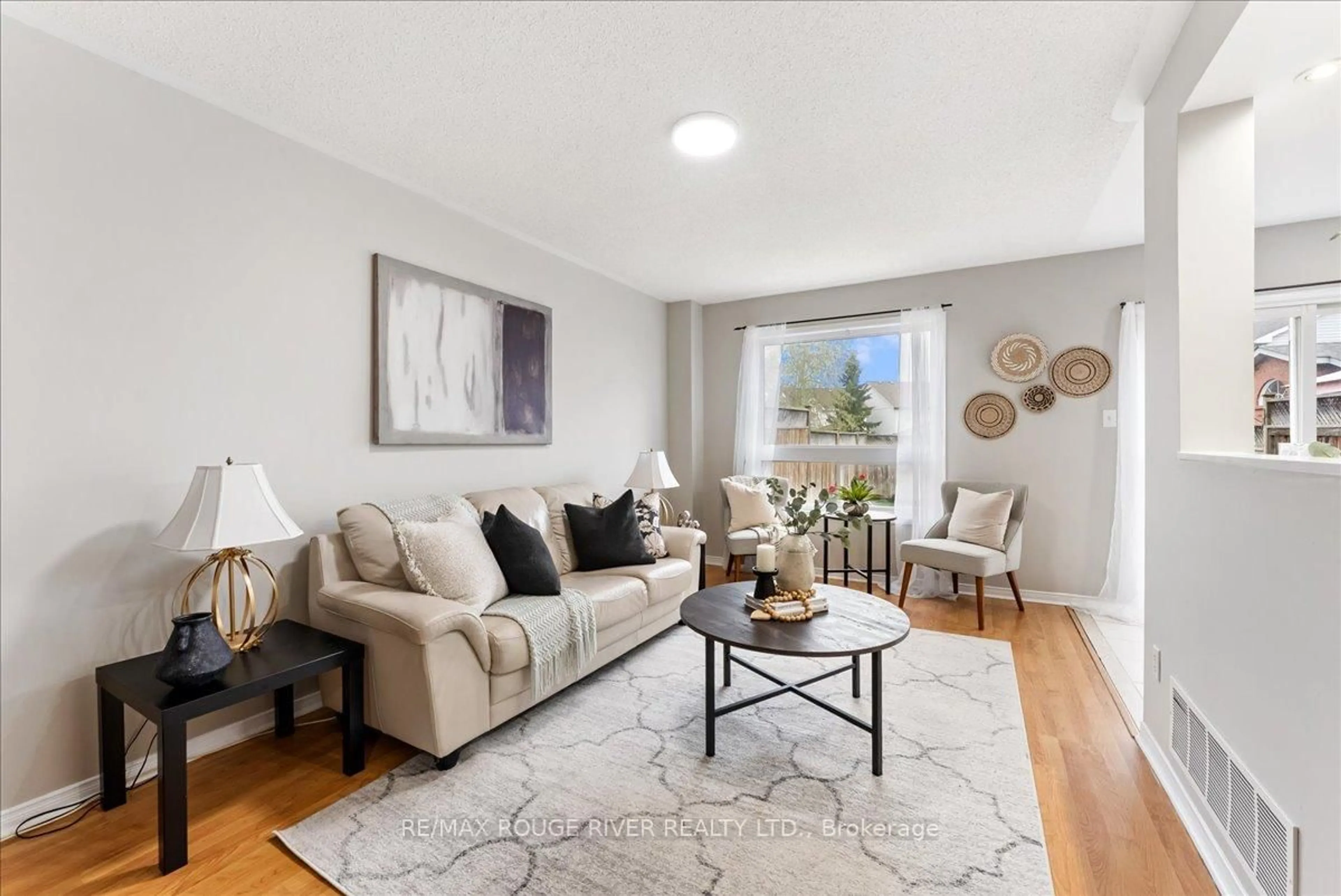 Living room with furniture, unknown for 10 Plantation Crt, Whitby Ontario L1P 1R2
