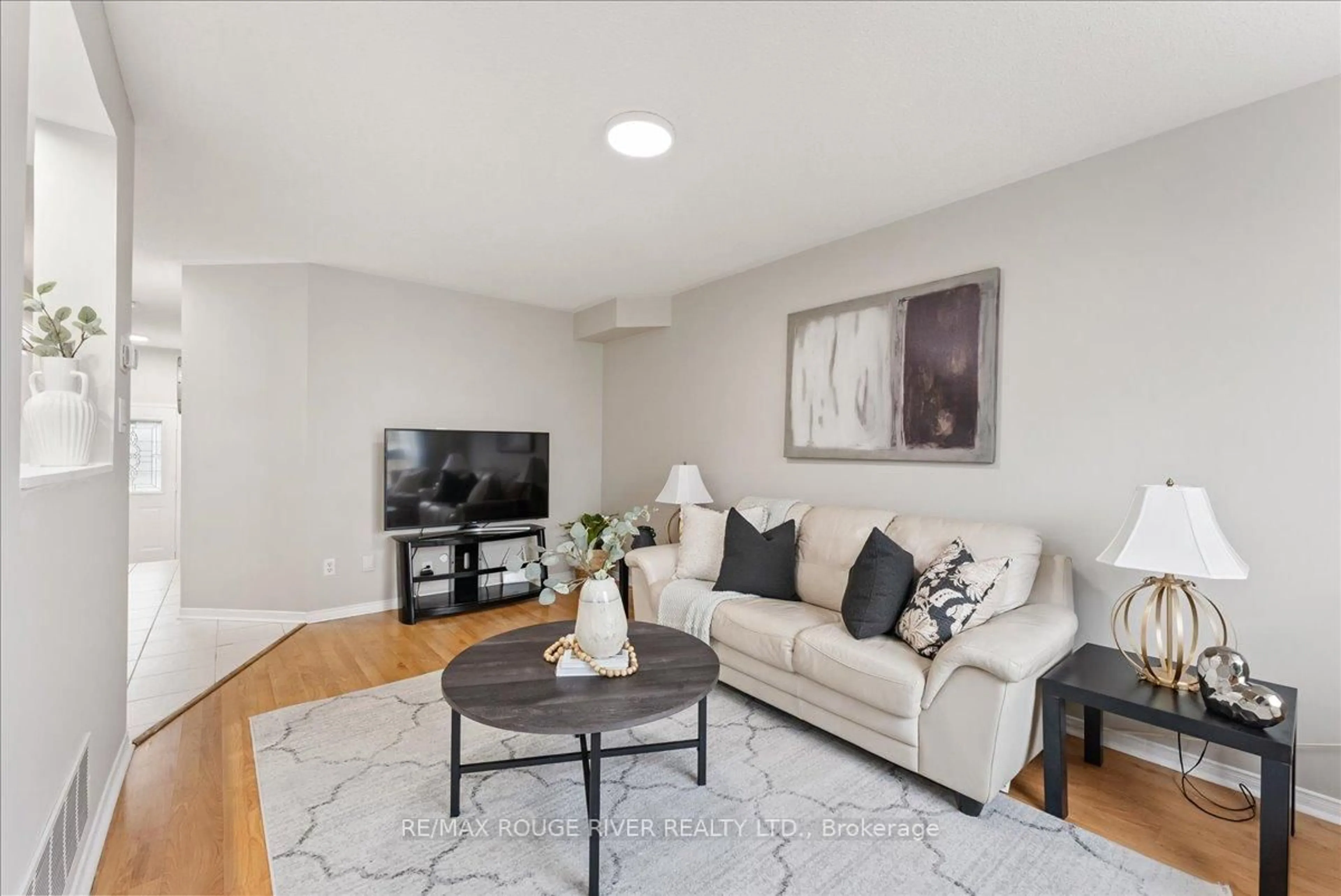 Living room with furniture, unknown for 10 Plantation Crt, Whitby Ontario L1P 1R2