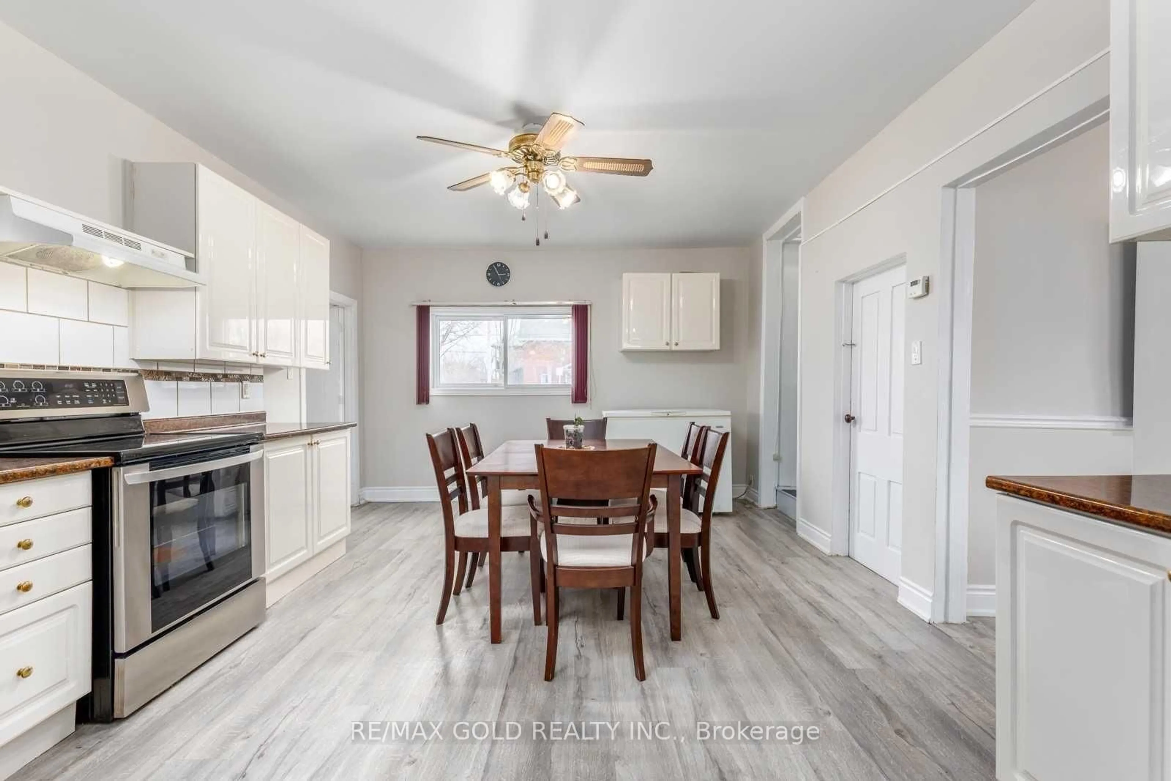 Open concept kitchen, unknown for 119 Celina St, Oshawa Ontario L1H 4N3