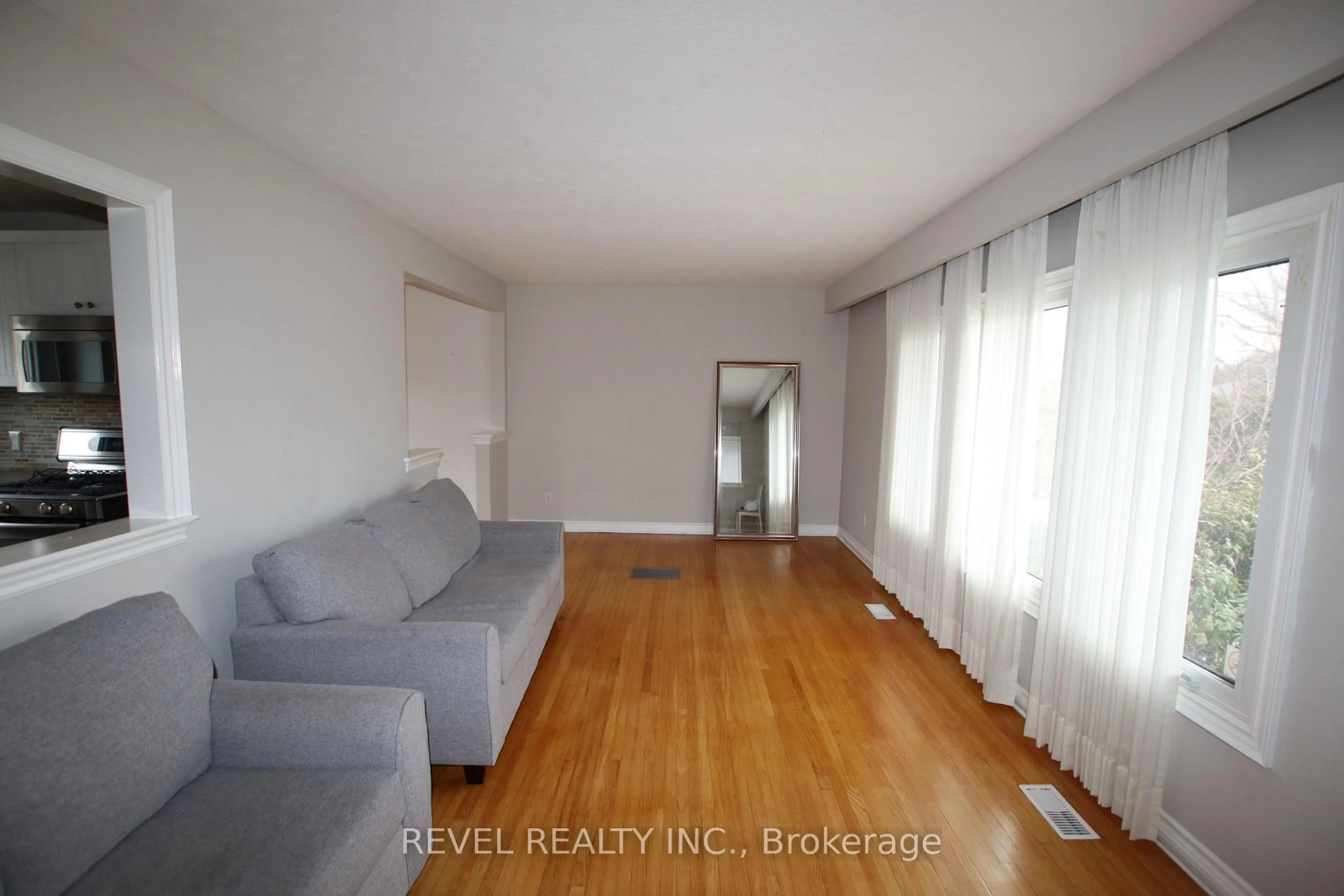 A pic of a room for 469 Maine St, Oshawa Ontario L1L 1A1