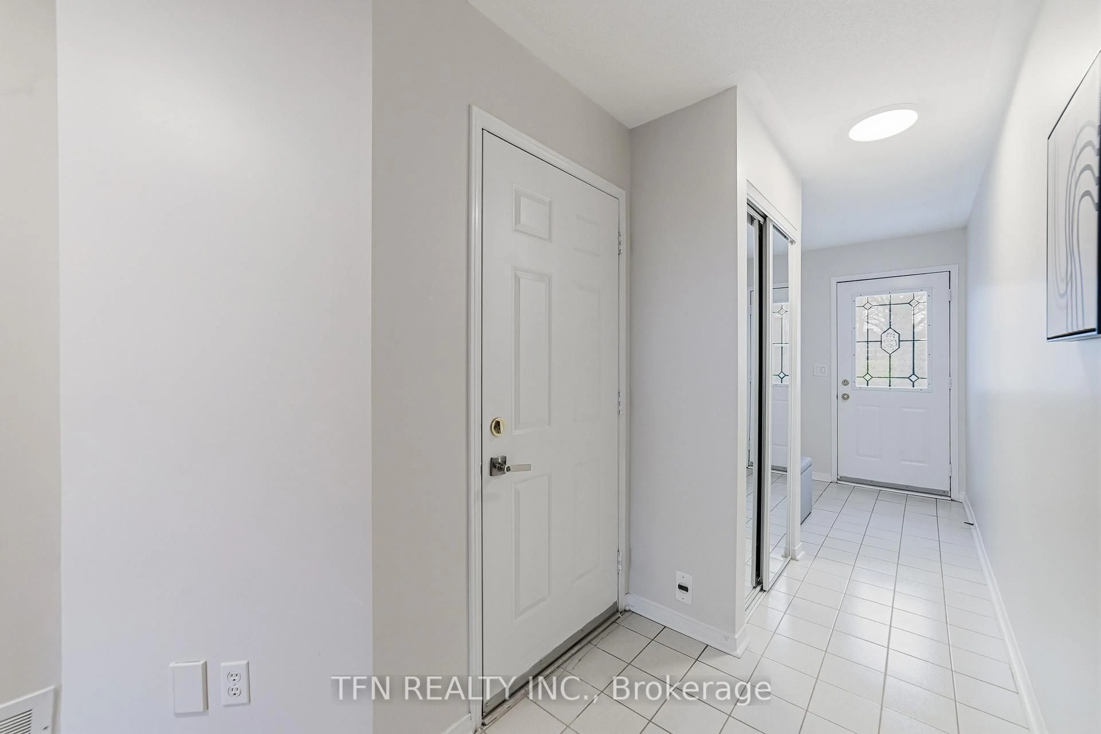 A pic of a room for 83 Mondeo Dr #211, Toronto Ontario M1P 5B6