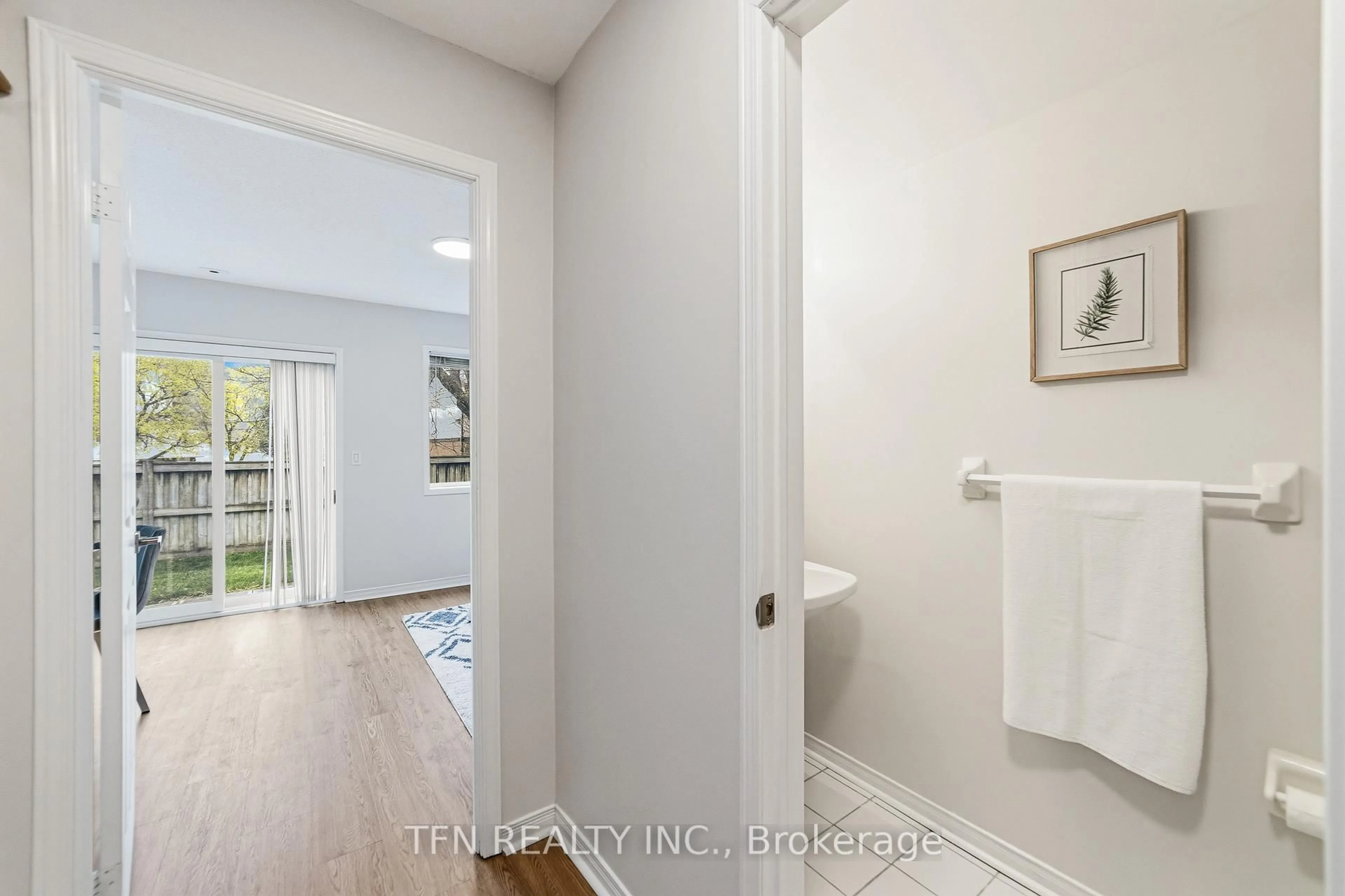 Indoor entryway for 83 Mondeo Dr #211, Toronto Ontario M1P 5B6