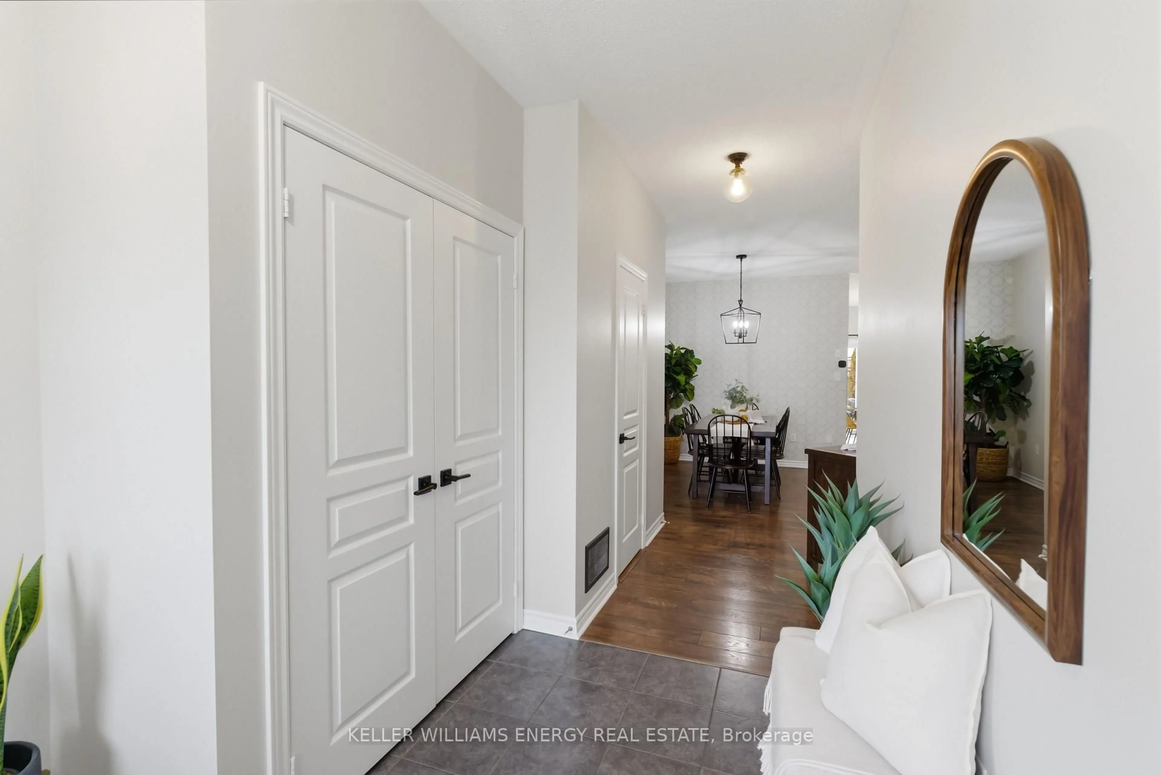 Indoor entryway for 130 Buttonshaw St, Clarington Ontario L1C 0J7