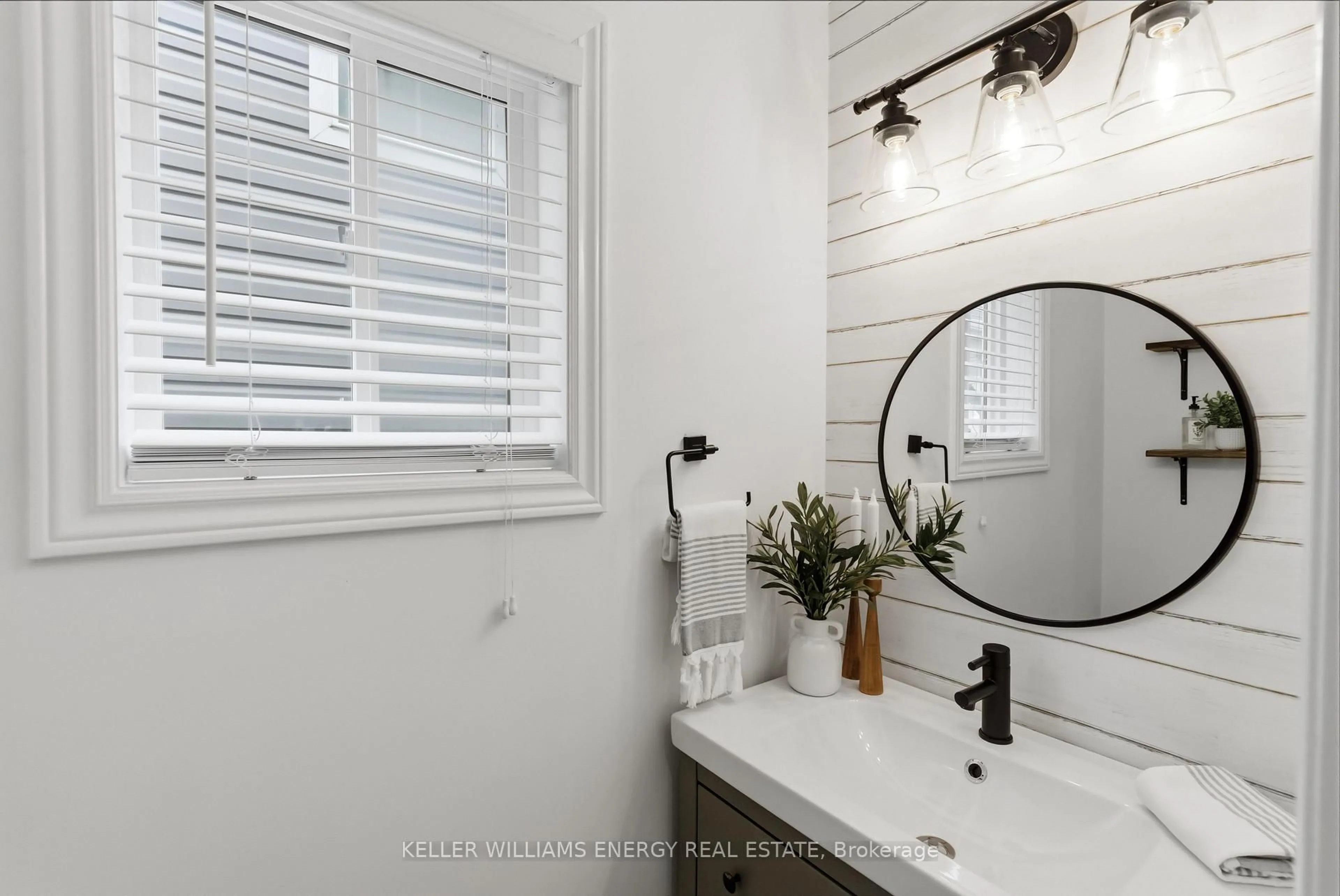Contemporary bathroom, ceramic/tile floor for 130 Buttonshaw St, Clarington Ontario L1C 0J7