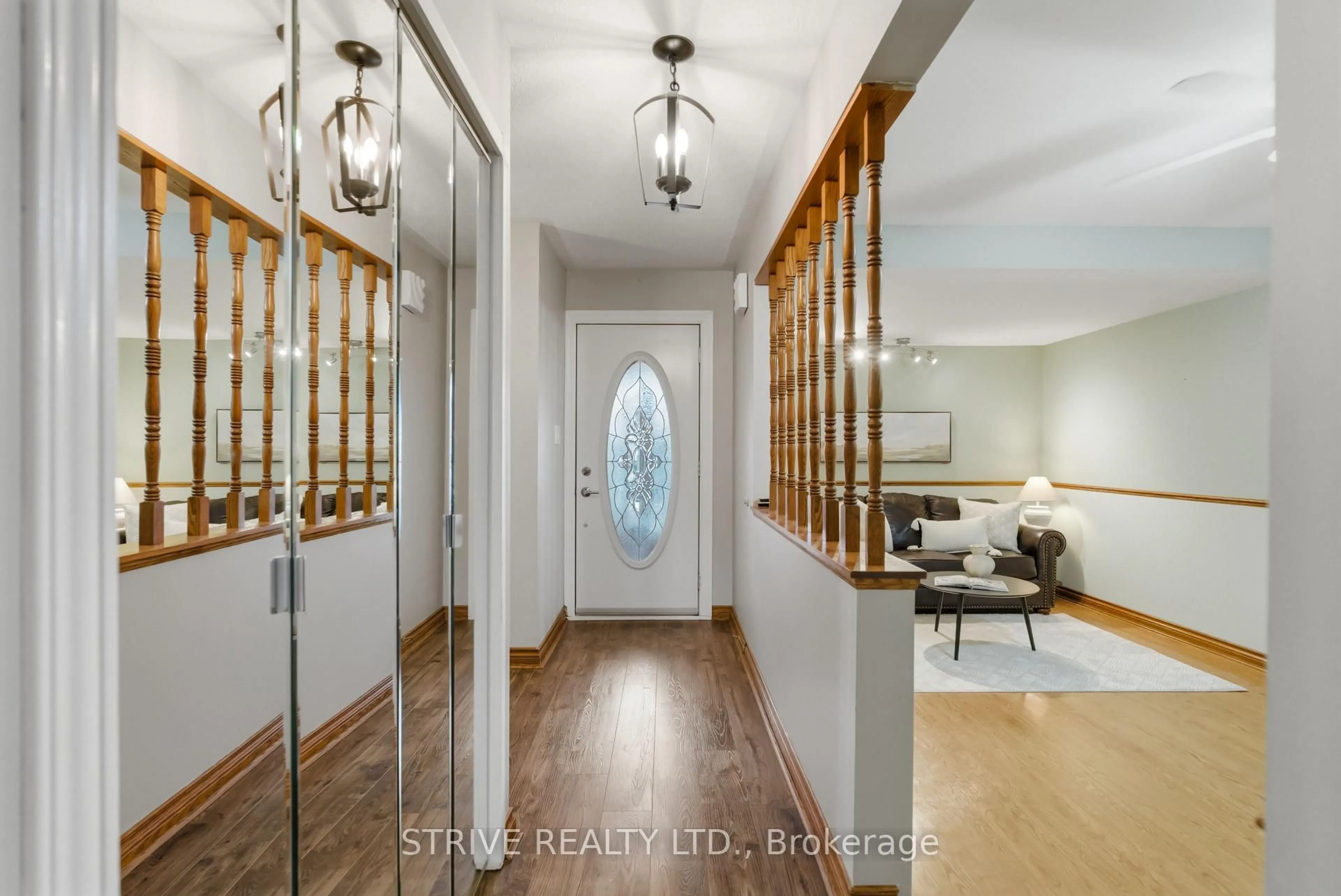 Indoor entryway for 505 Salisbury St, Oshawa Ontario L1J 6L9