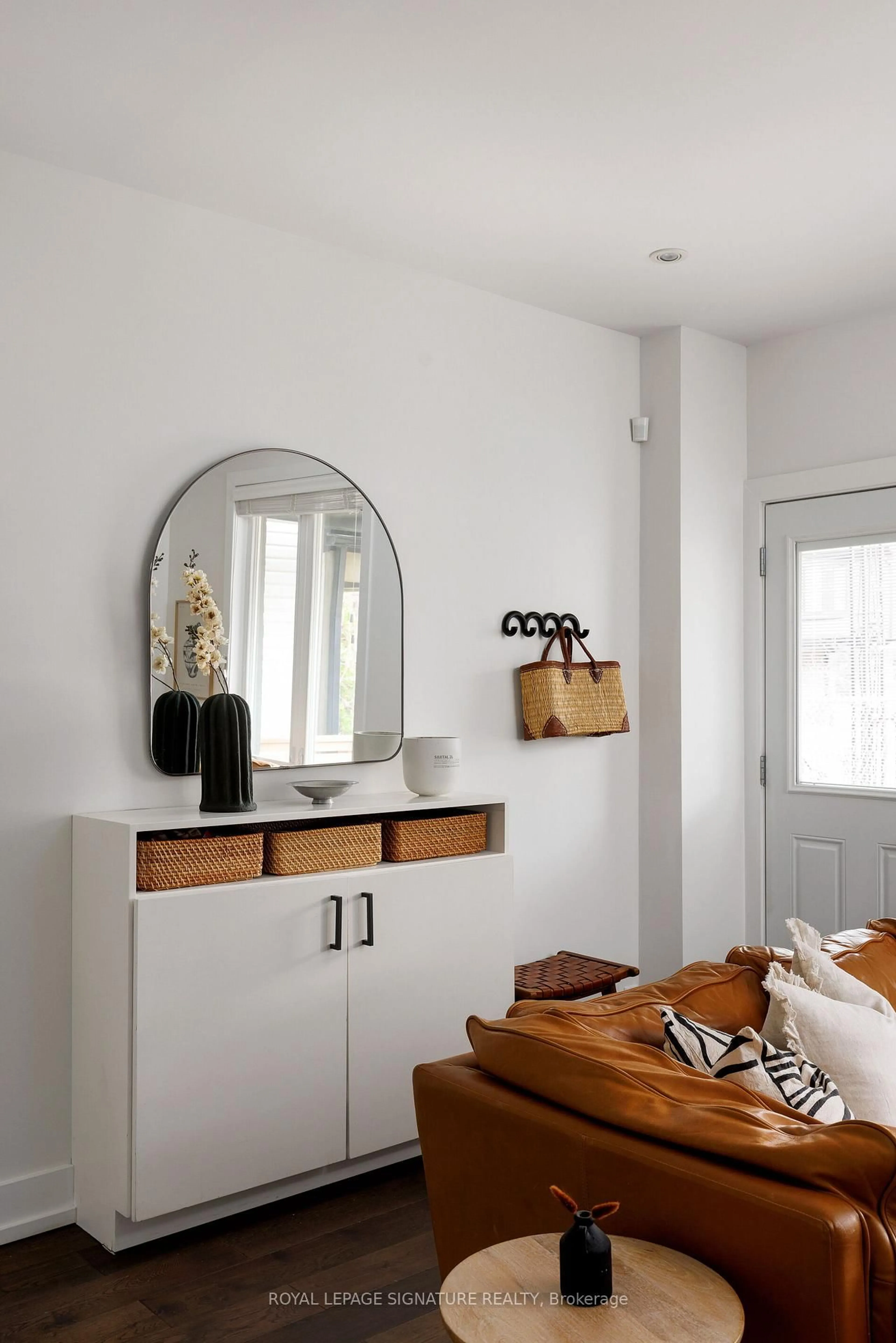 Indoor entryway for 54 Eaton Ave, Toronto Ontario M4J 2Z5