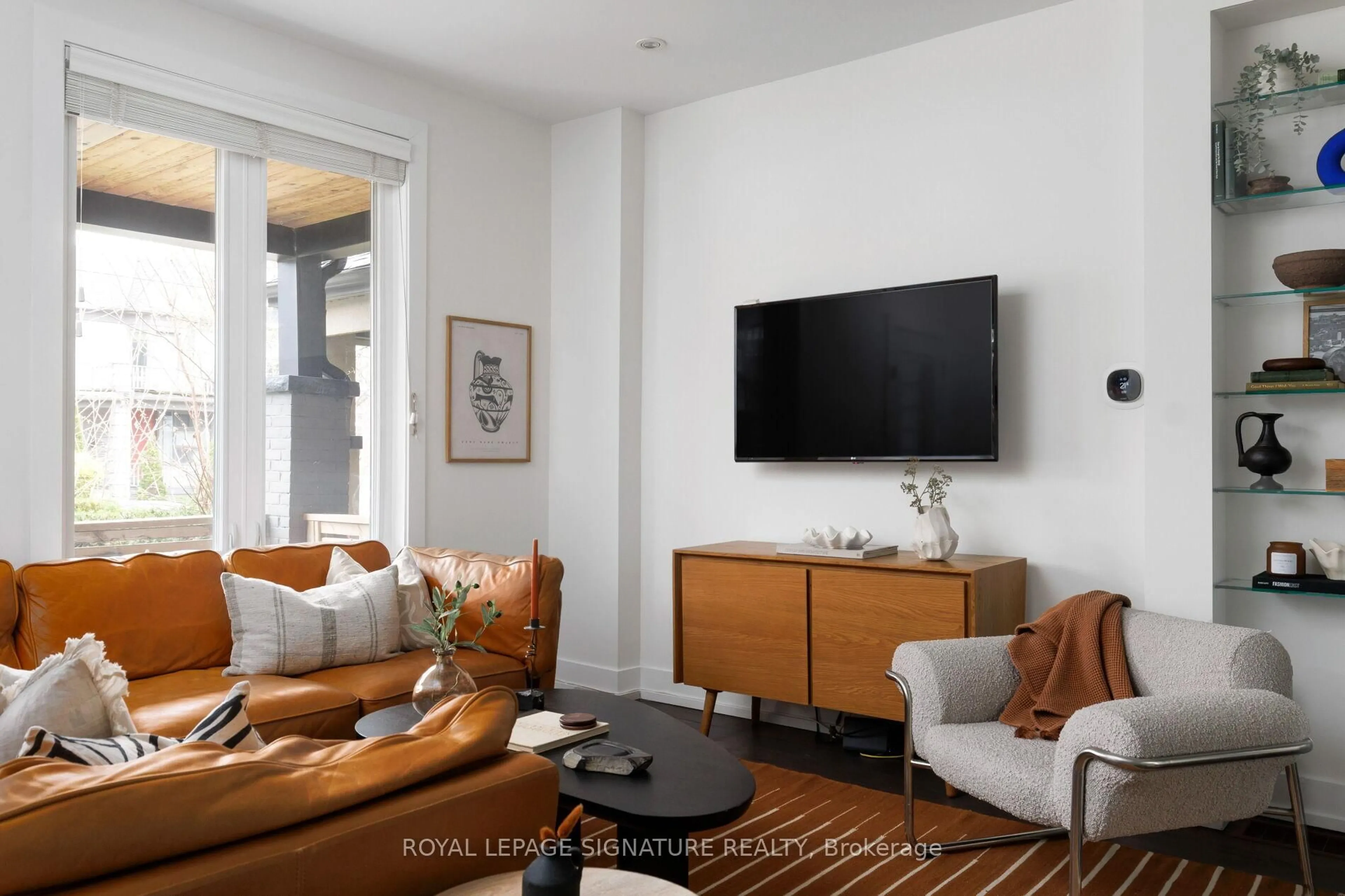 Living room with furniture, unknown for 54 Eaton Ave, Toronto Ontario M4J 2Z5