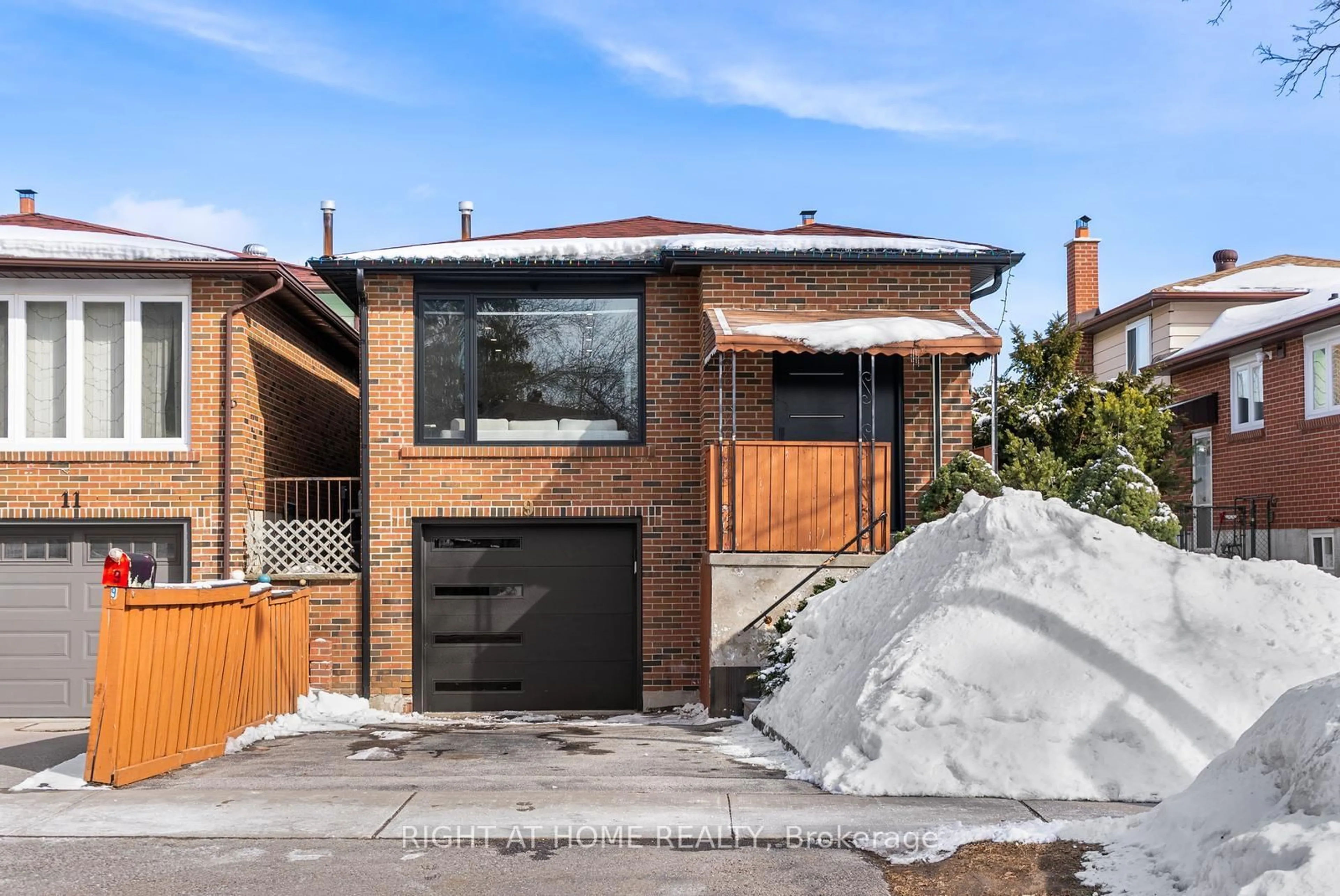 Home with brick exterior material, street for 9 Thistlewaite Cres, Toronto Ontario M1S 3Y8