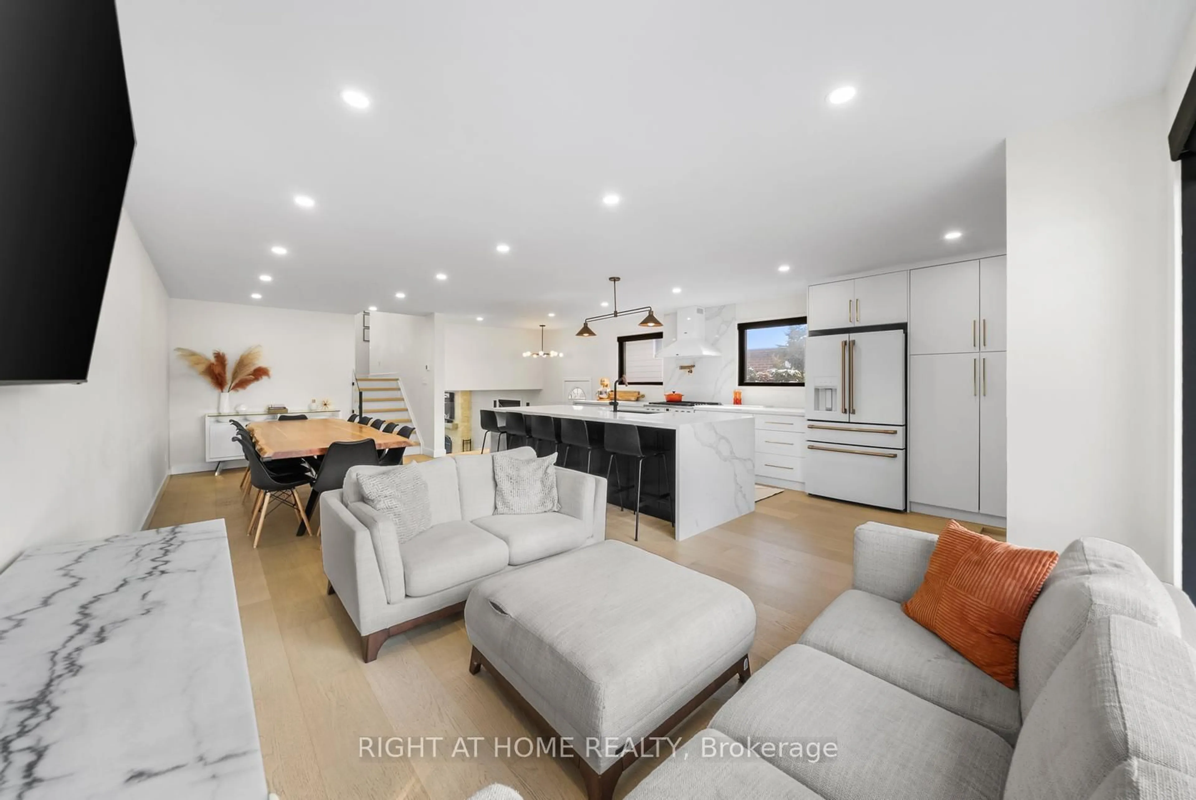 Open concept kitchen, ceramic/tile floor for 9 Thistlewaite Cres, Toronto Ontario M1S 3Y8