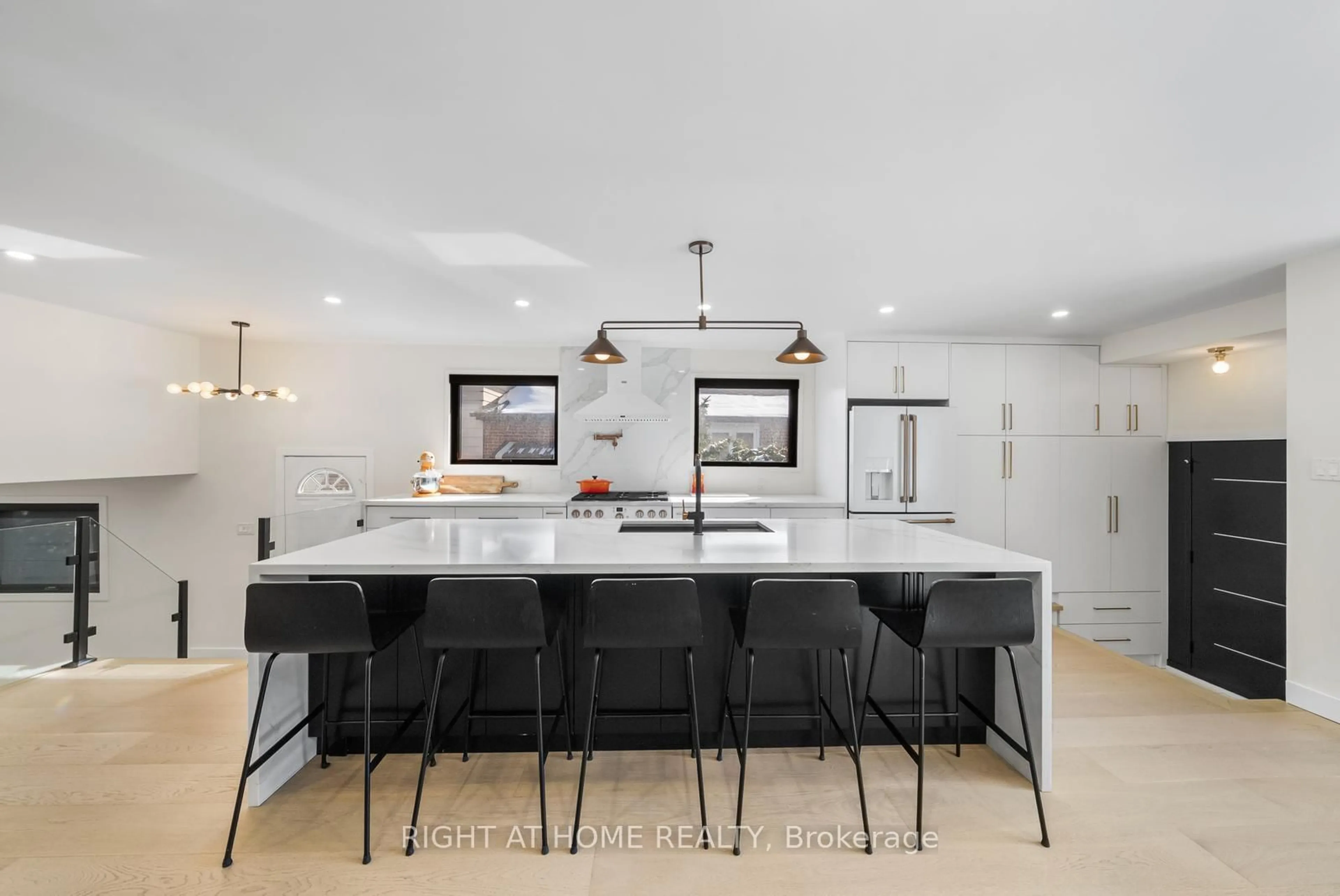 Contemporary kitchen, ceramic/tile floor for 9 Thistlewaite Cres, Toronto Ontario M1S 3Y8