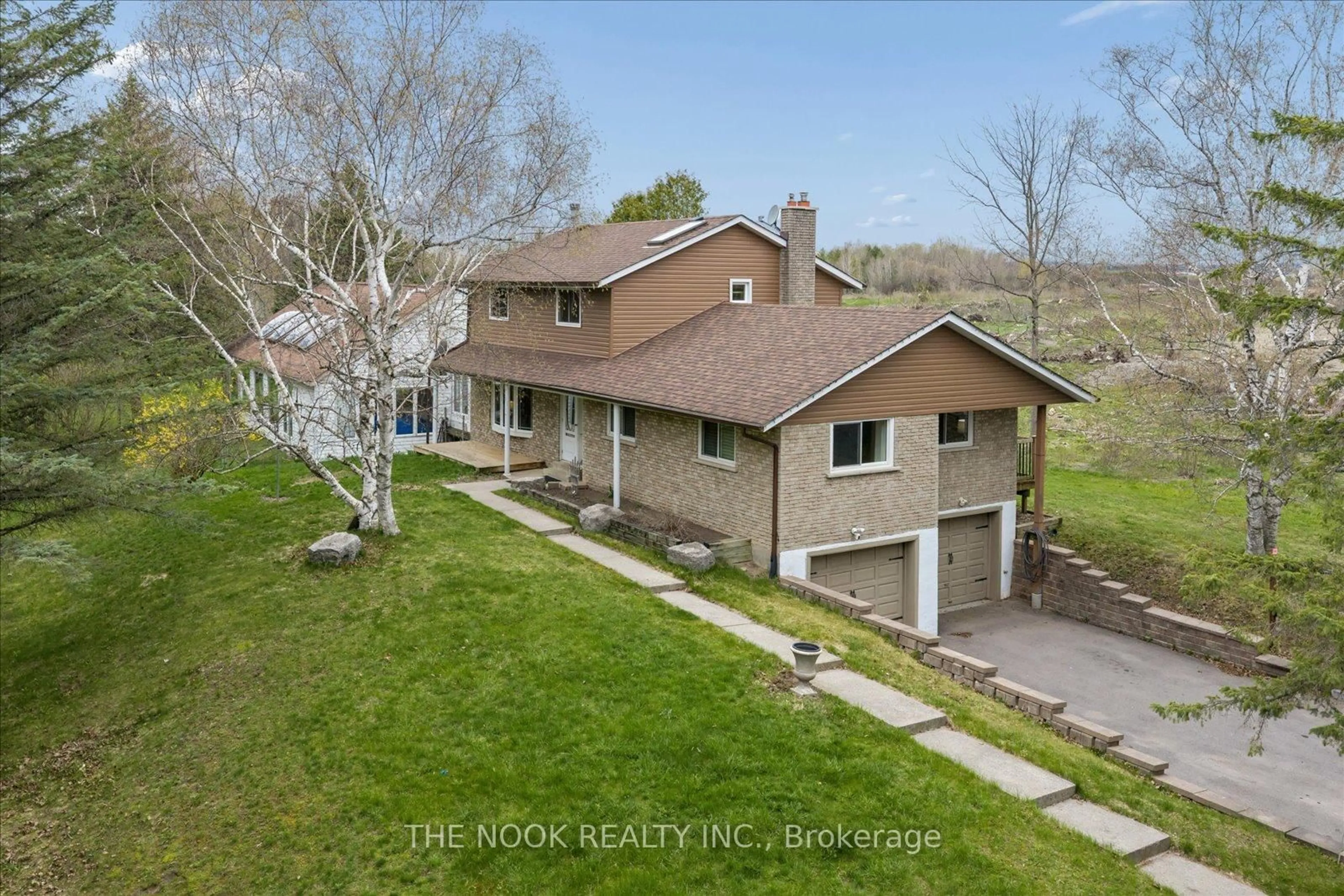 A pic from outside/outdoor area/front of a property/back of a property/a pic from drone, unknown for 4680 Anderson St, Whitby Ontario L1R 2V9