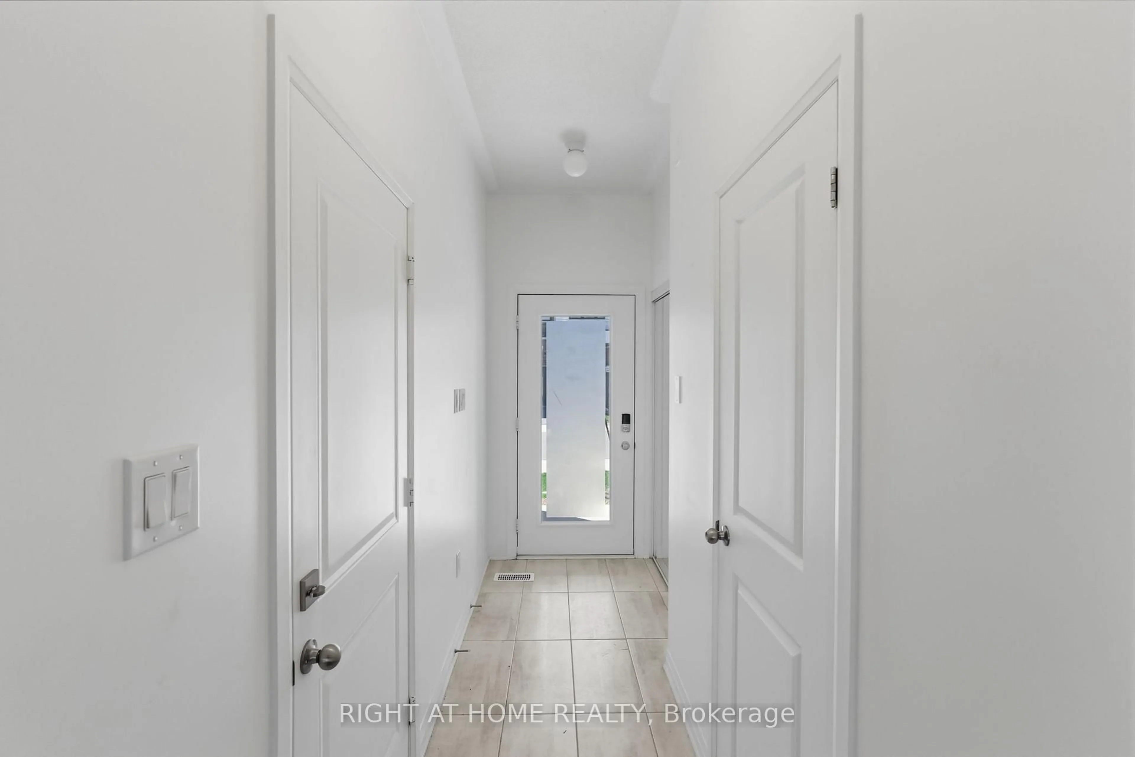 Indoor entryway for 152 Sailors Landing, Clarington Ontario L1C 7G4