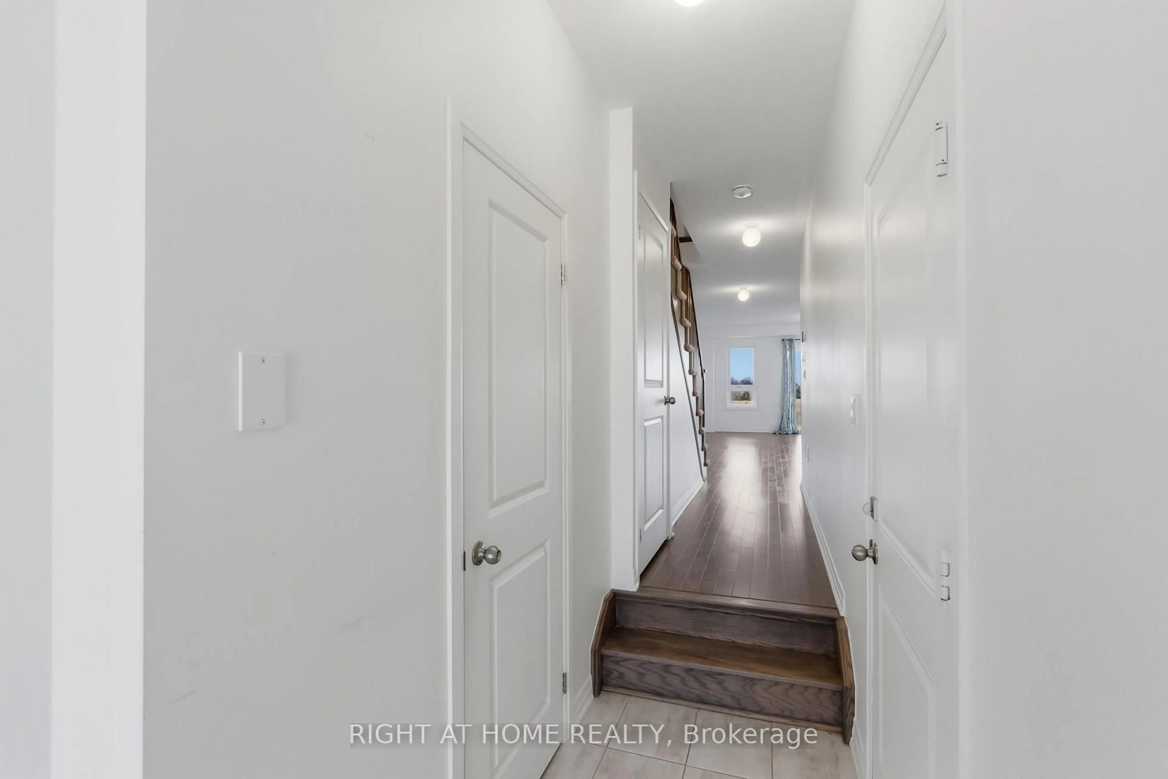 Indoor entryway for 152 Sailors Landing, Clarington Ontario L1C 7G4