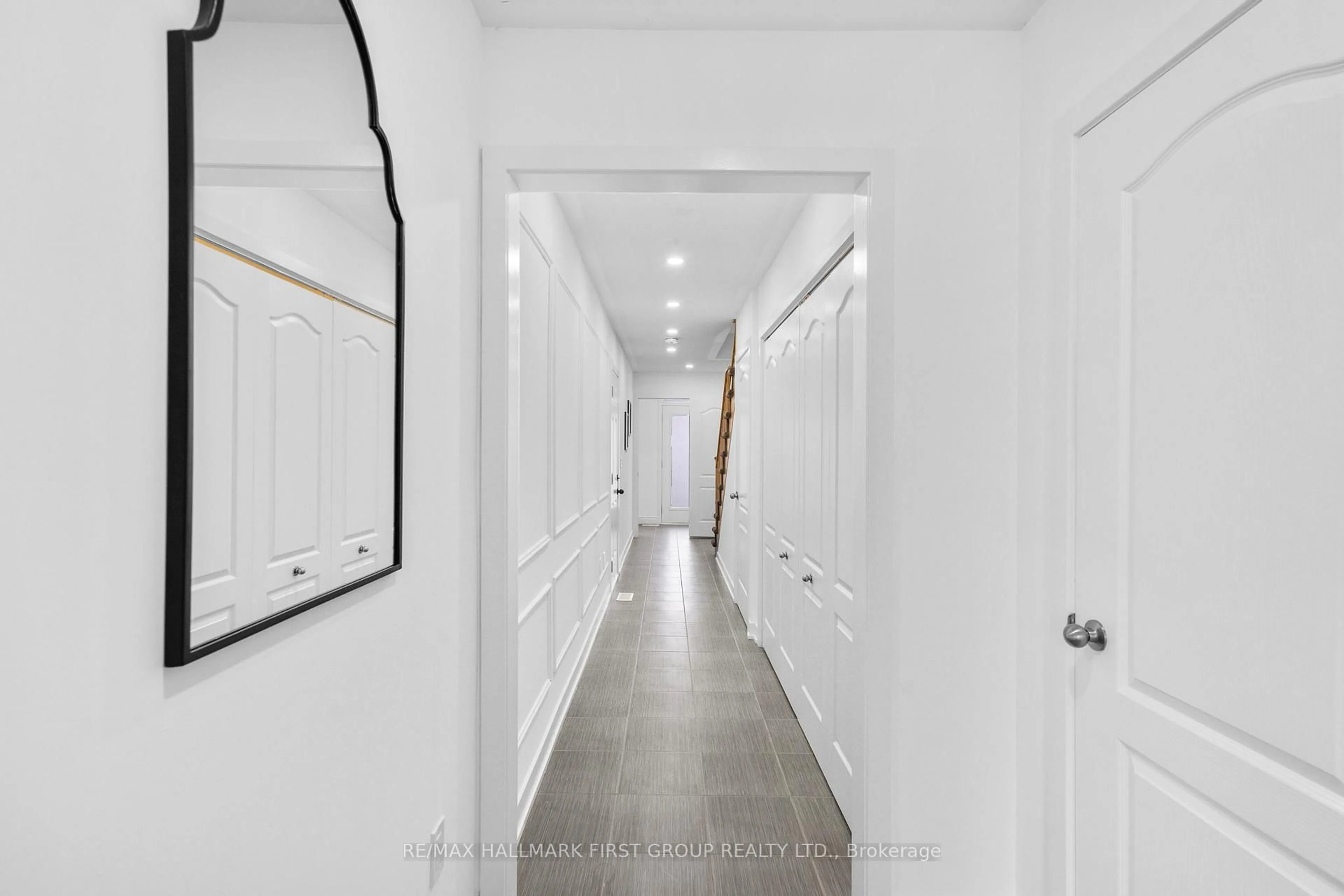 Indoor foyer for 990 Kicking Horse Path, Oshawa Ontario L1J 0B4