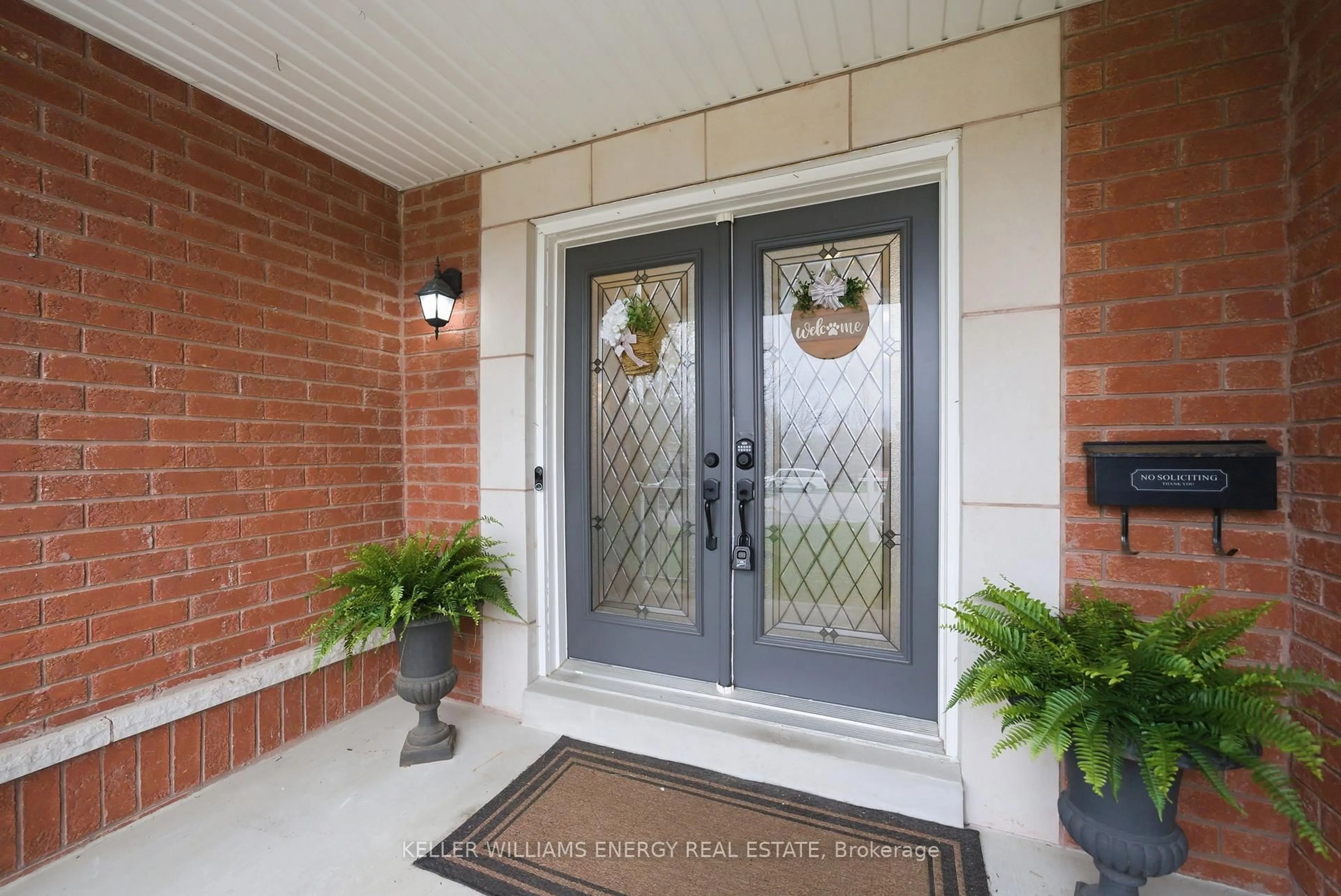 Indoor entryway for 1617 Kitchen Crt, Oshawa Ontario L1K 0H6